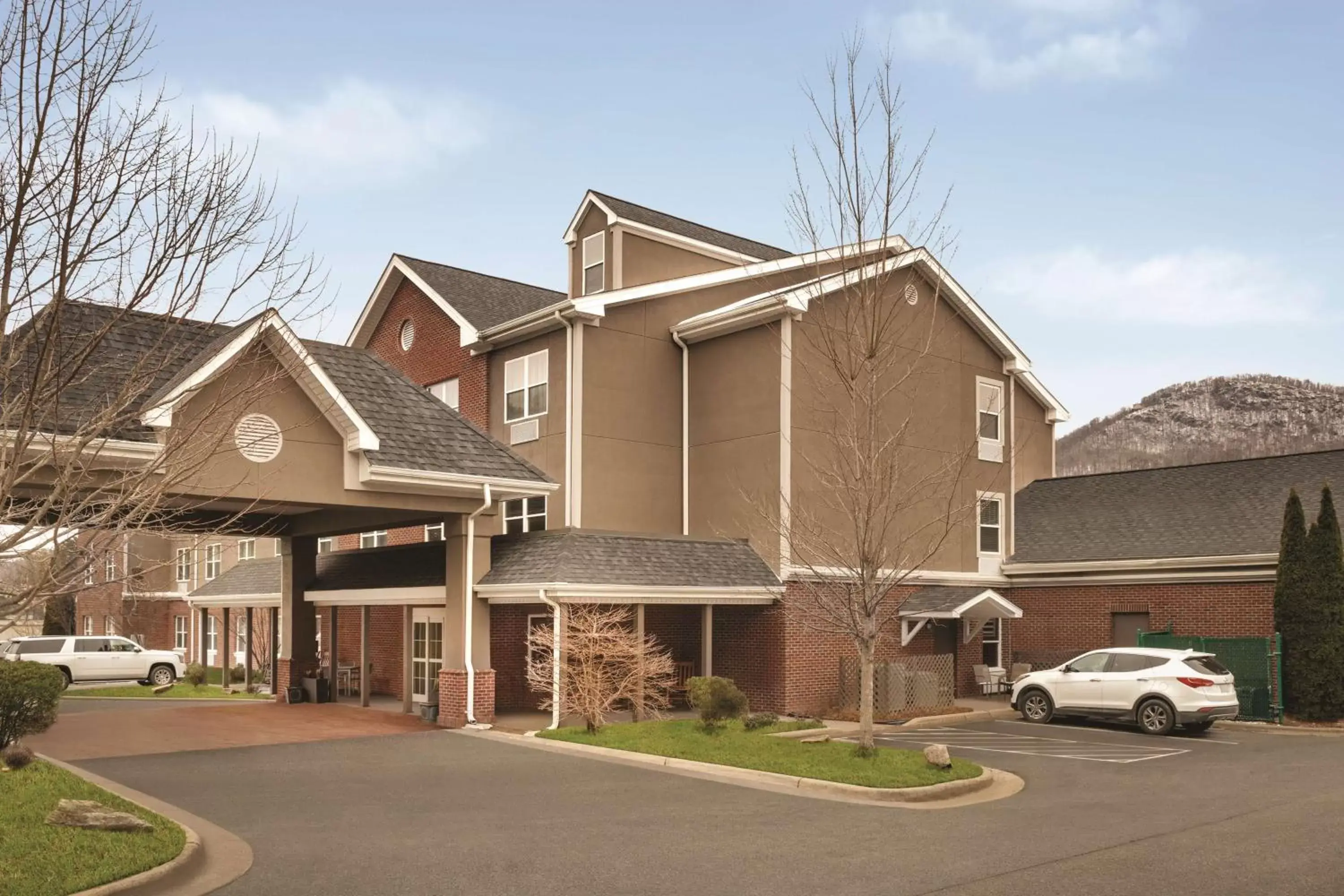 Facade/entrance, Property Building in Country Inn & Suites by Radisson, Boone, NC