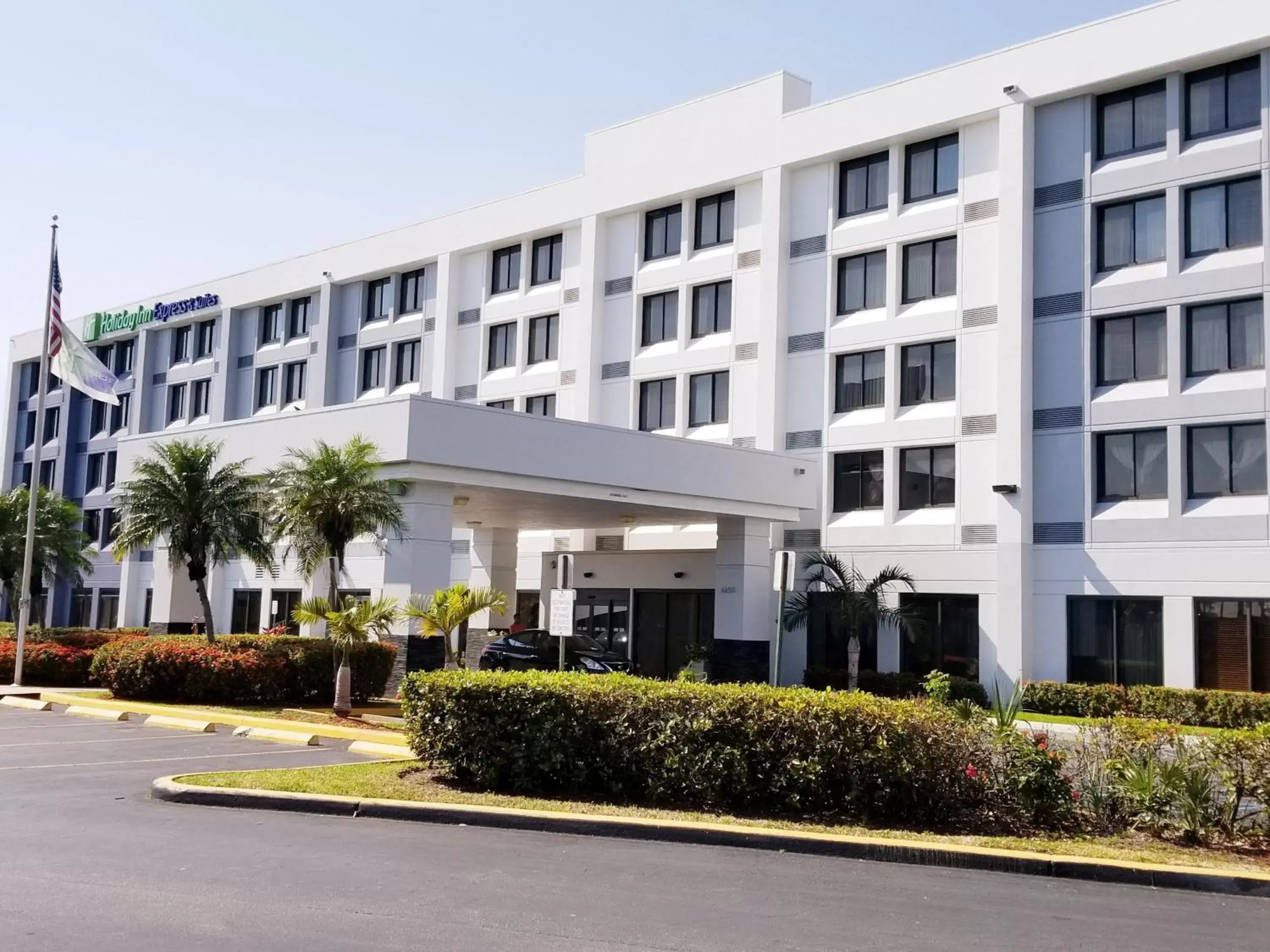 Property Building in Holiday Inn Express Hotel & Suites Miami - Hialeah, an IHG Hotel