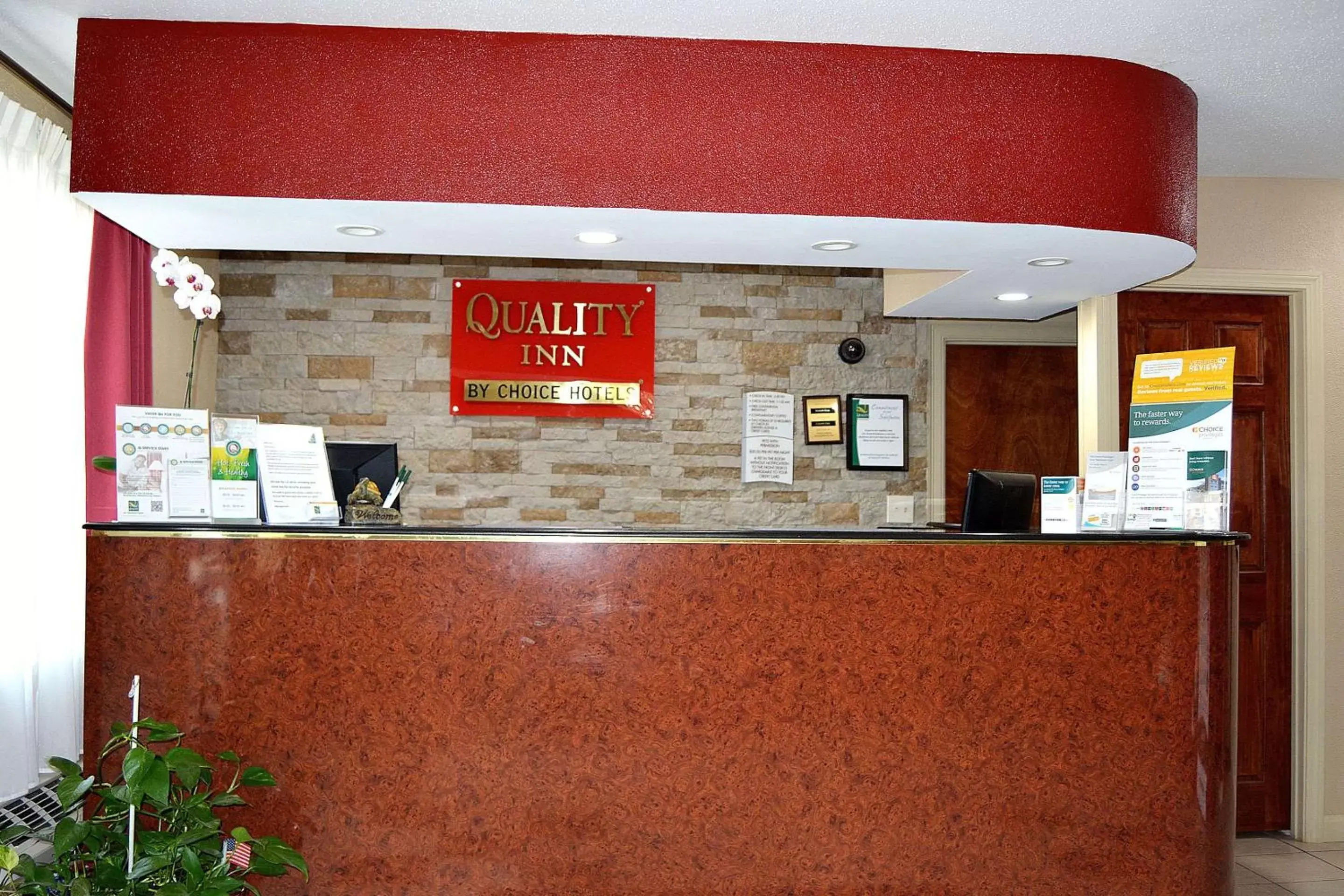 Lobby or reception, Lobby/Reception in Quality Inn Raynham - Taunton