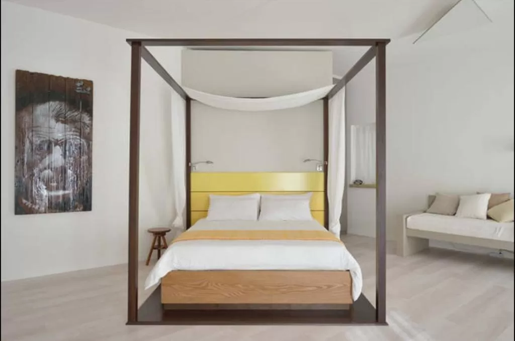 Bed in Community Rooms & Wine