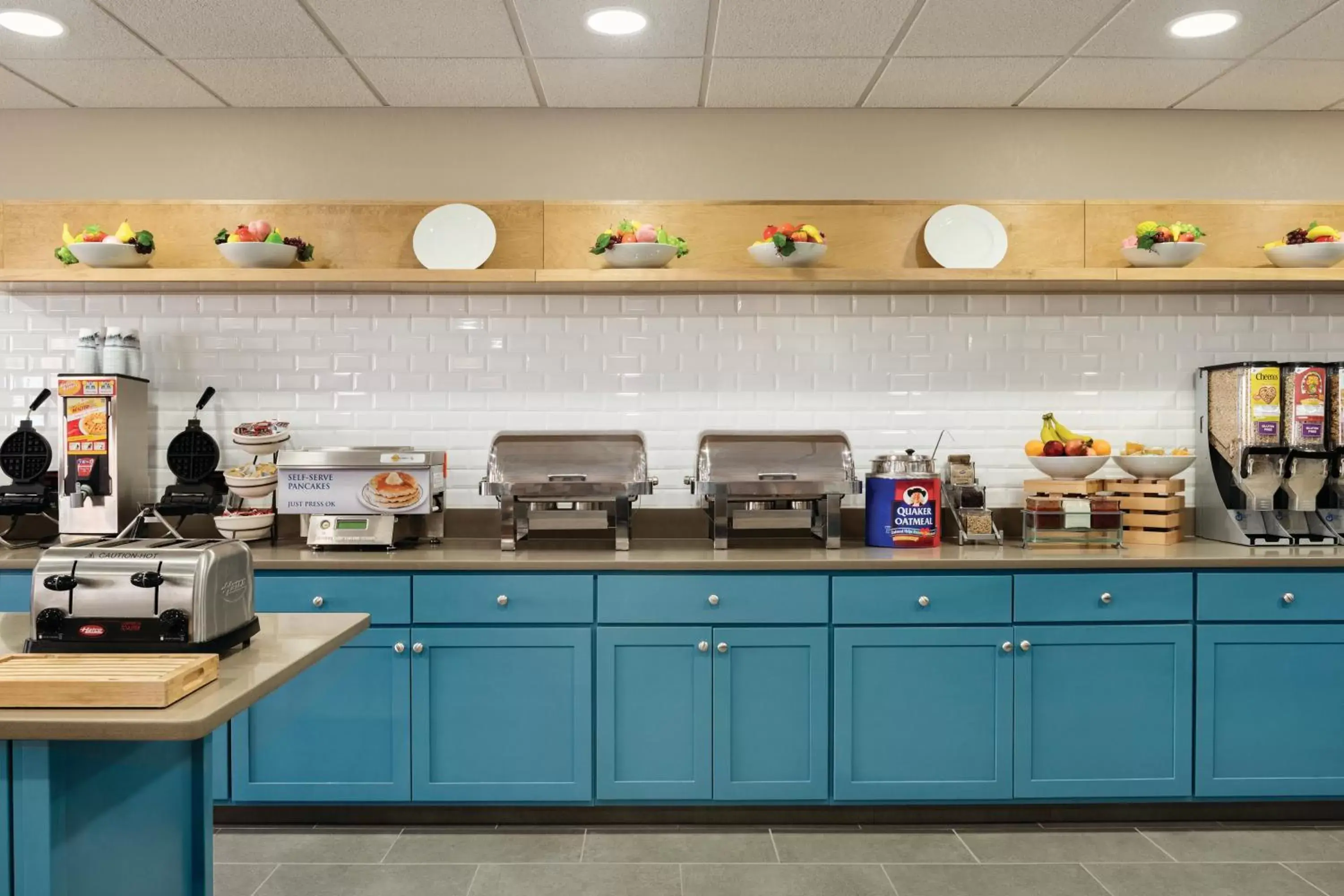 Buffet breakfast in Country Inn & Suites by Radisson, Coralville, IA Buffet breakfast in Country Inn & Suites by Radisson, Coralville, IA