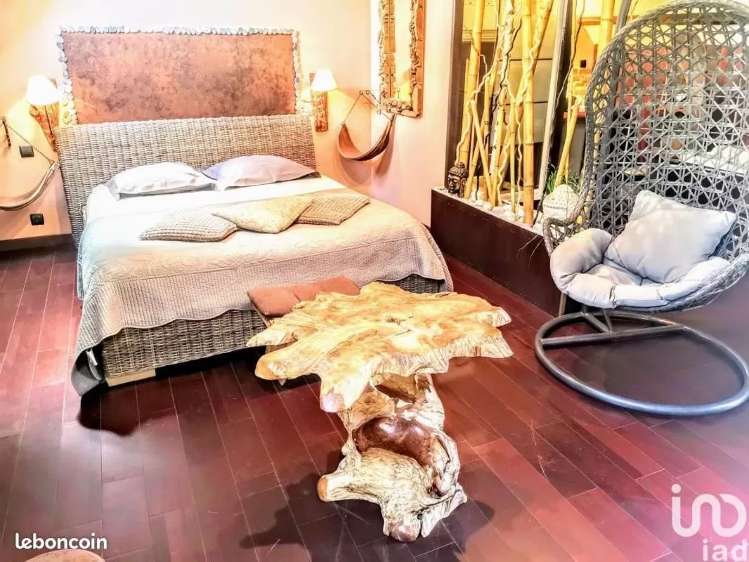 Bedroom, Bed in chambres d hotes ,hotel ,Secret d'une Nuit a vicq prės de onnaing,avec piscine