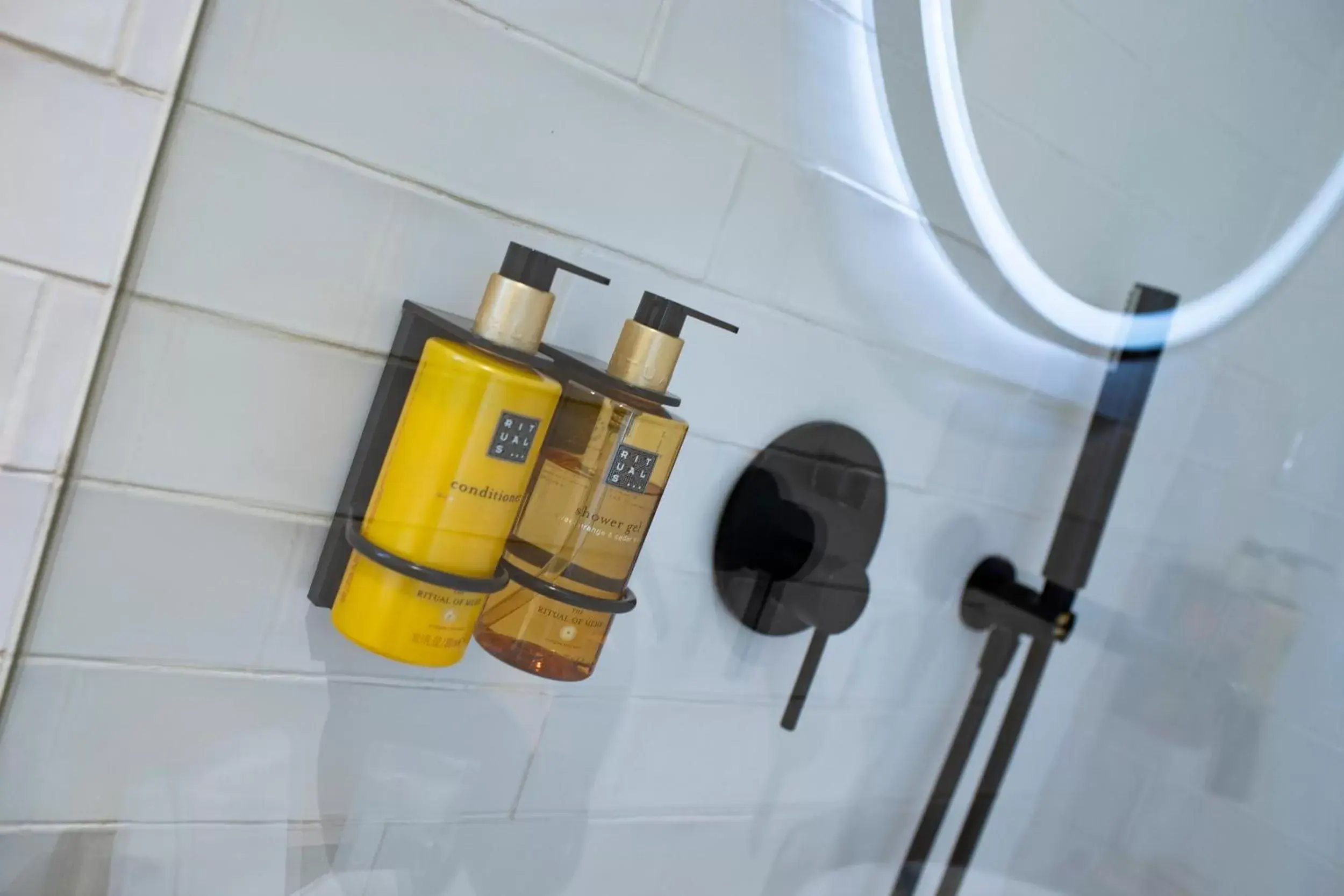 Balcony/Terrace, Bathroom in Albariza Hotel Boutique