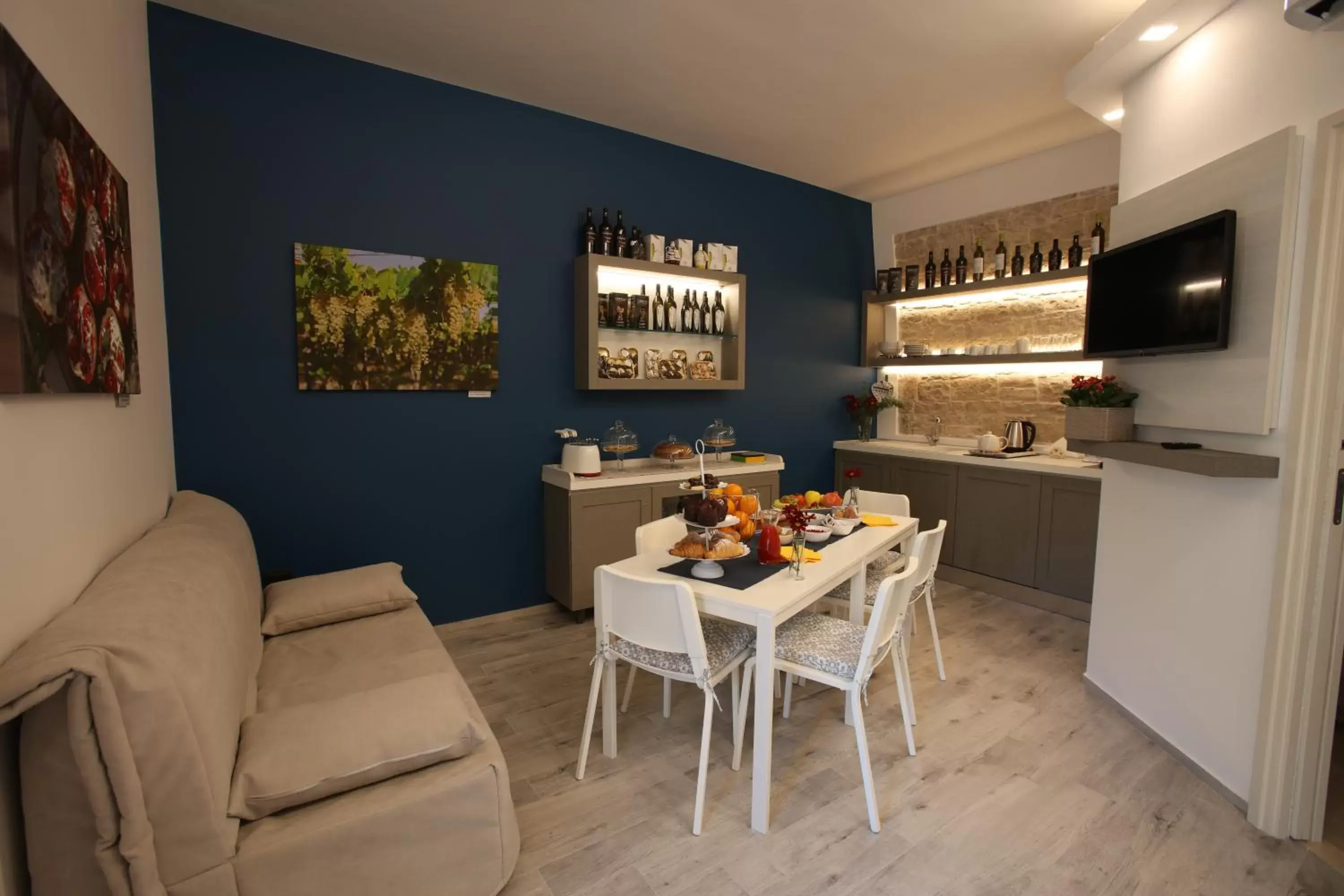 Dining Area in B&B Arco Caputi