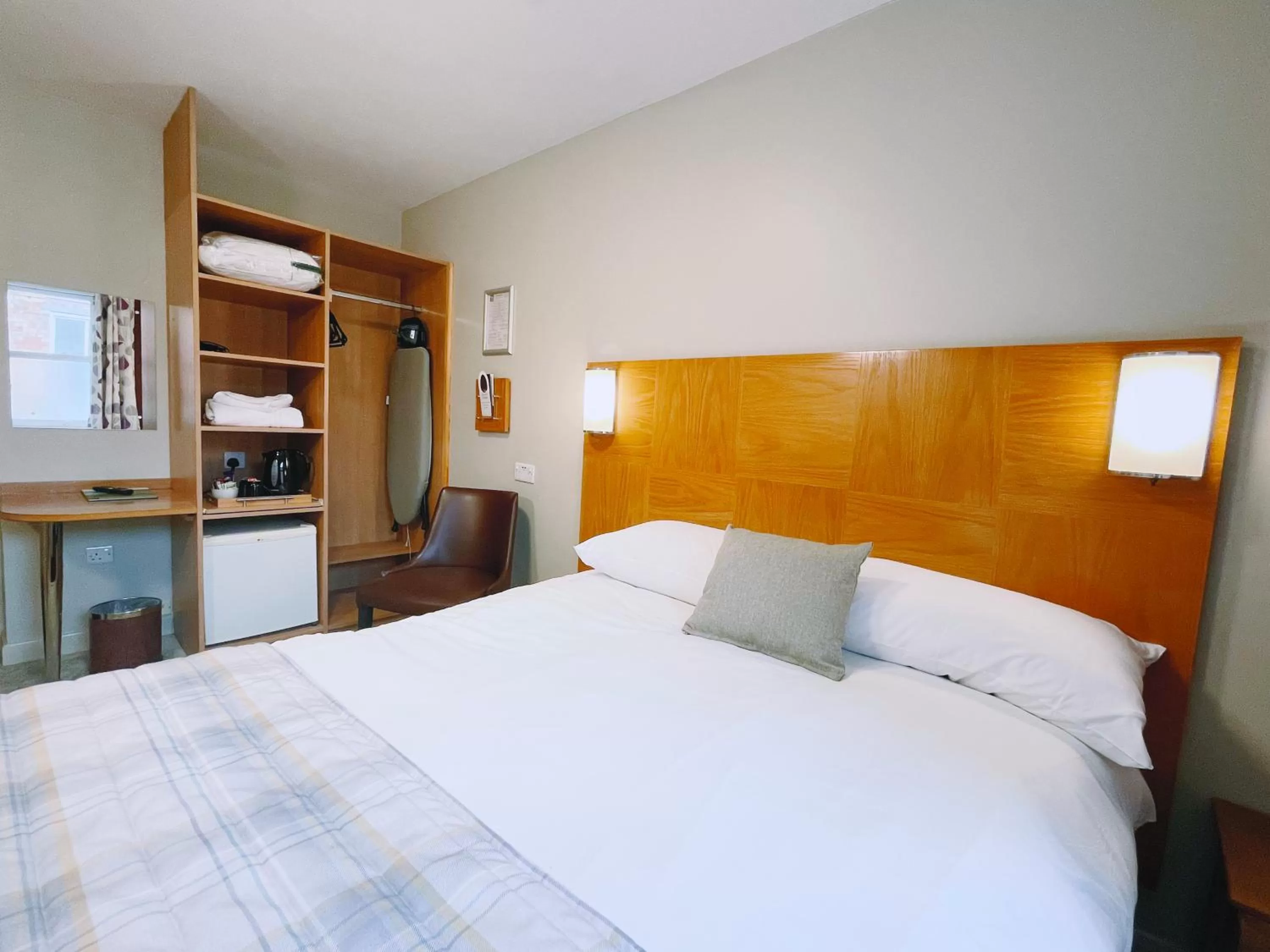 Bedroom, Bed in The Corner House Hotel