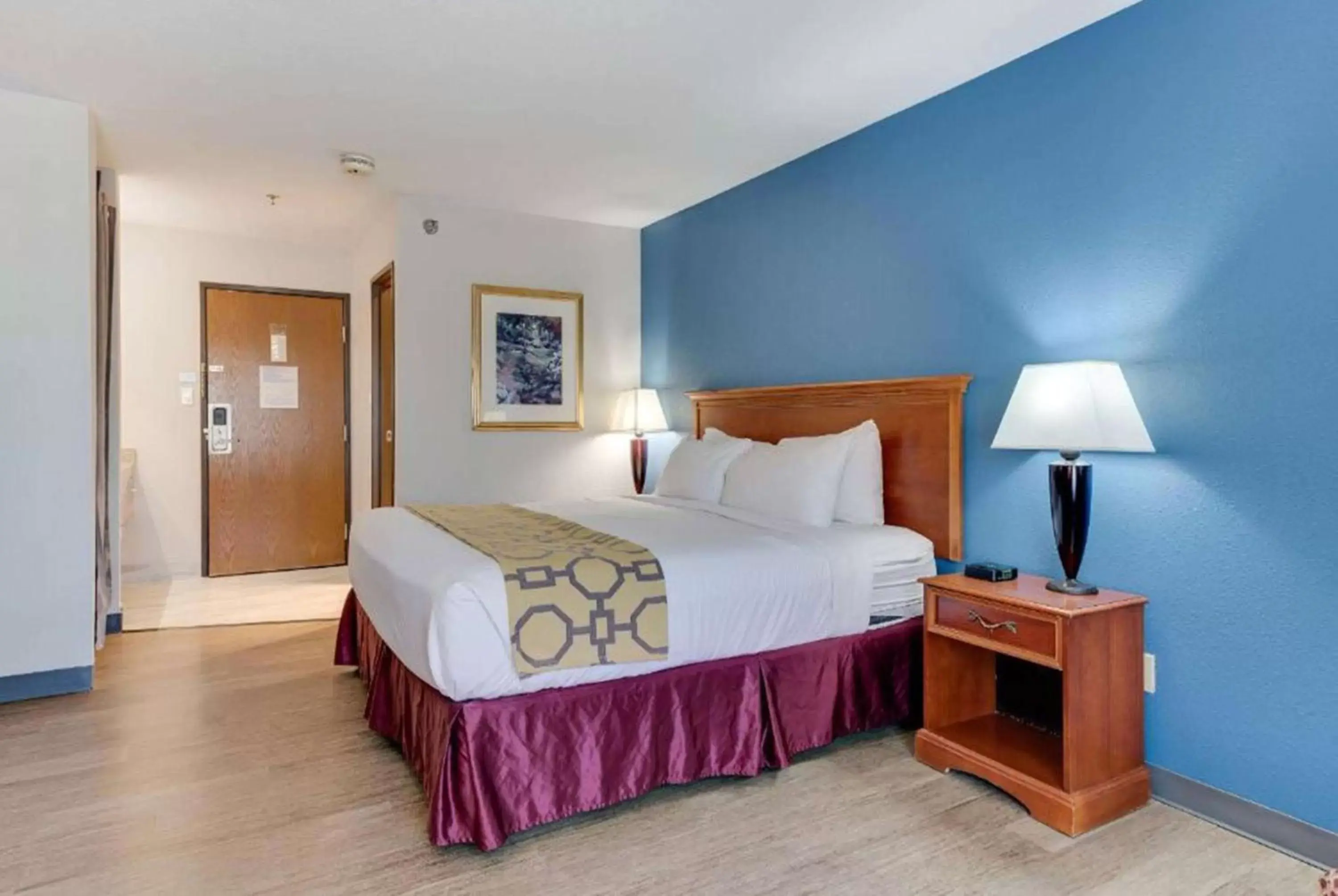 Photo of the whole room, Bed in Baymont by Wyndham Salida