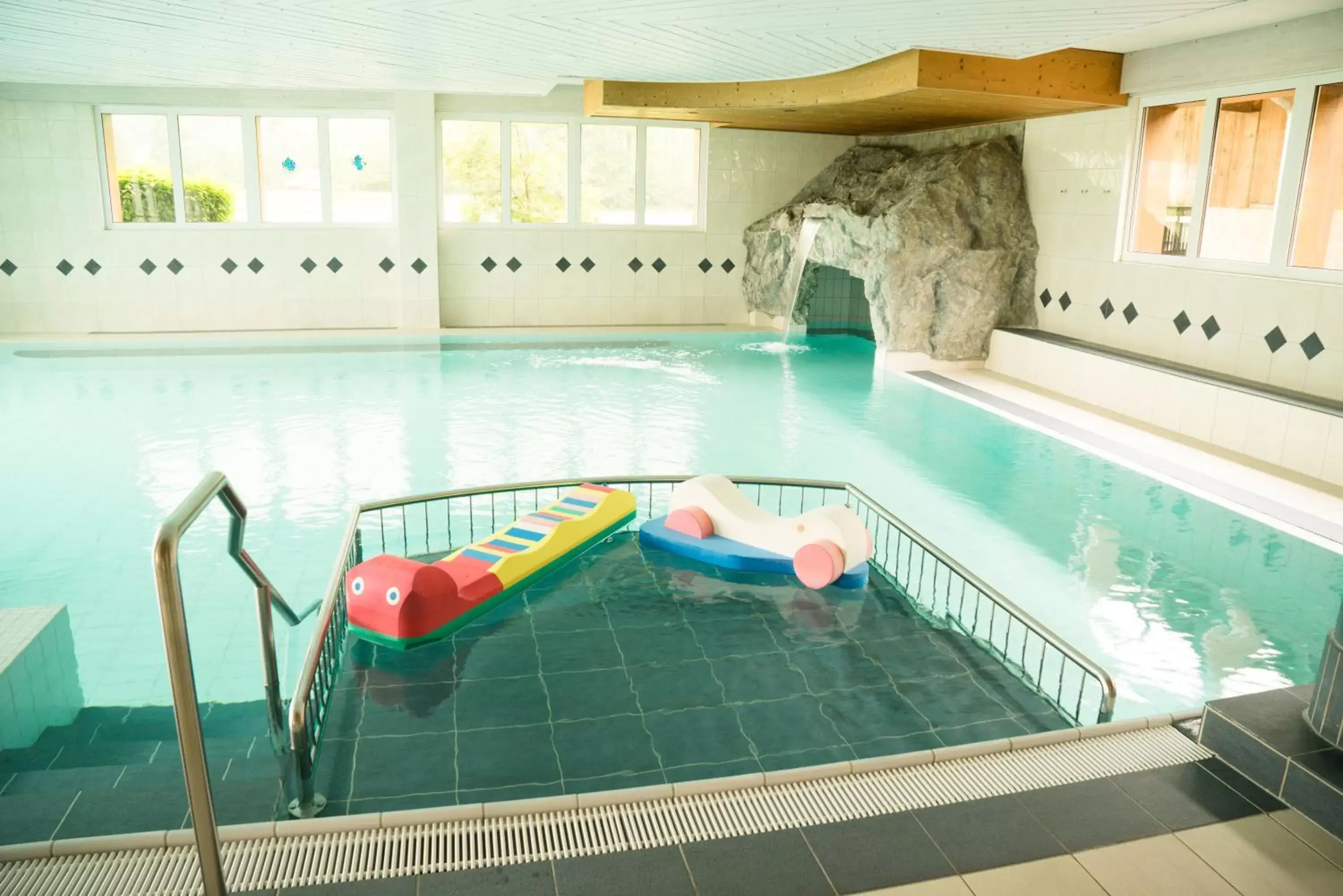 Swimming Pool in Hotel Simmenhof