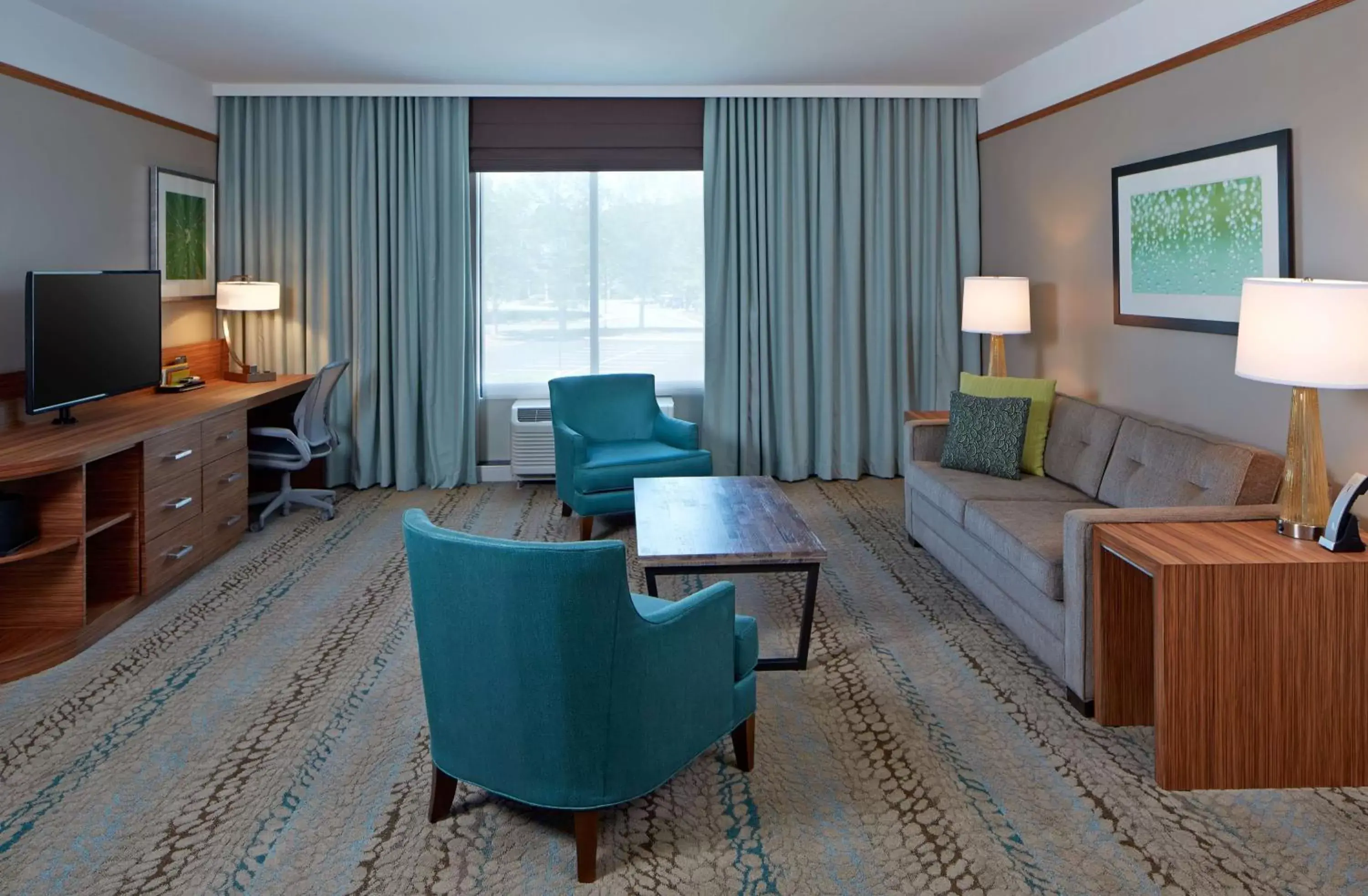 Bedroom, Seating Area in Hilton Garden Inn Boston/Marlborough