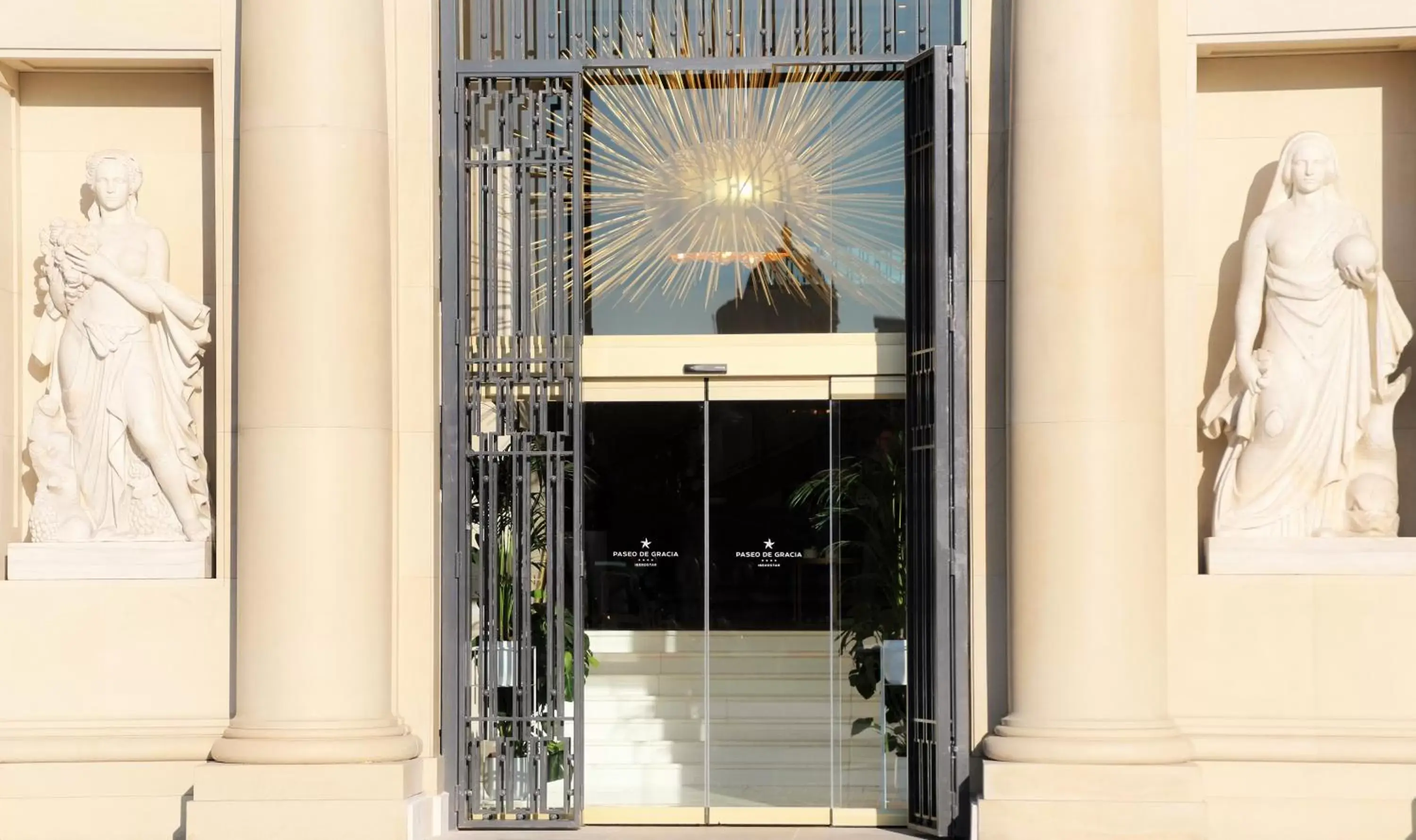 Lobby or reception, Facade/Entrance in Iberostar Selection Paseo de Gracia 4 Sup