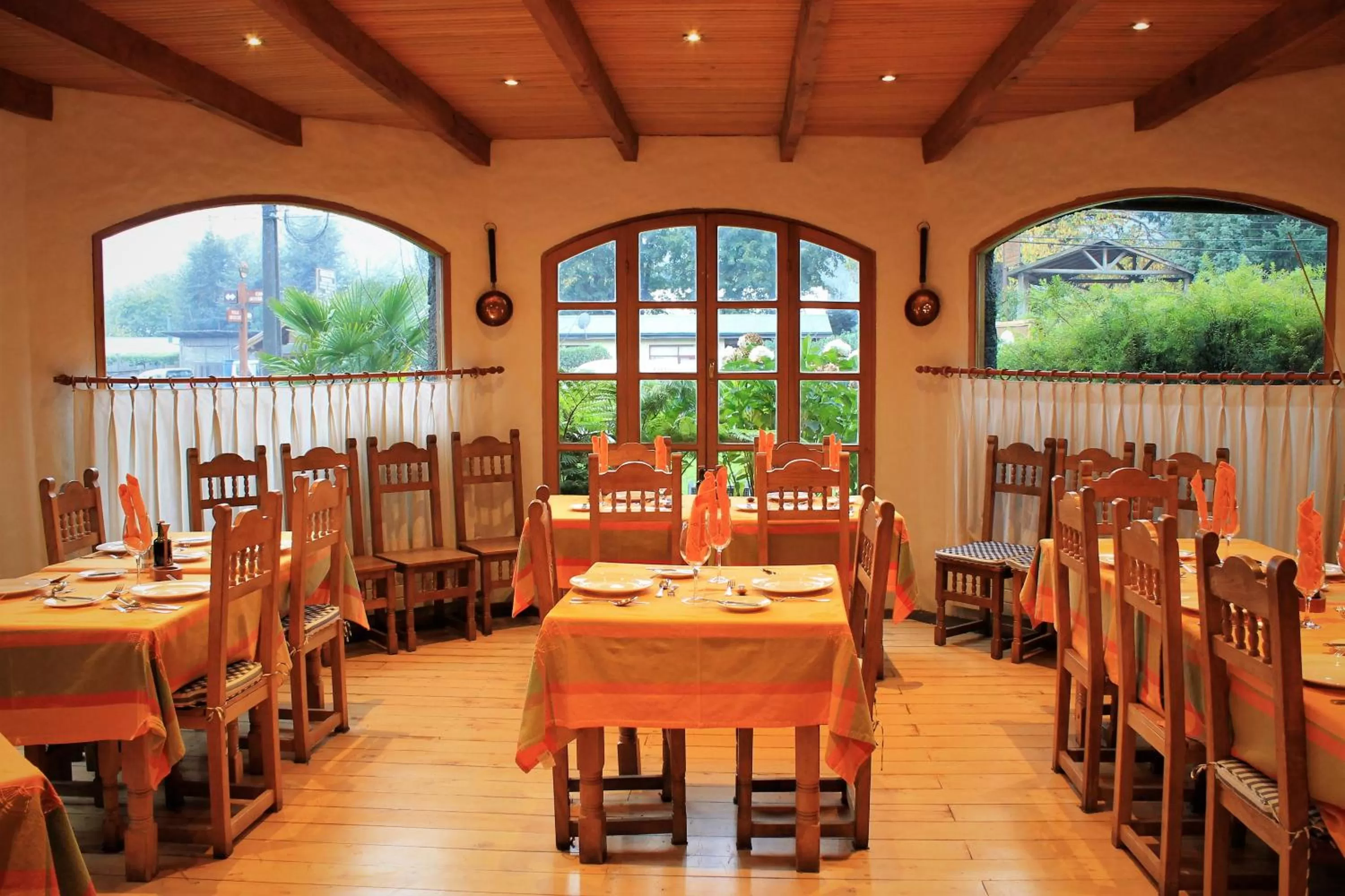 Restaurant/places to eat in Hotel Malalhue