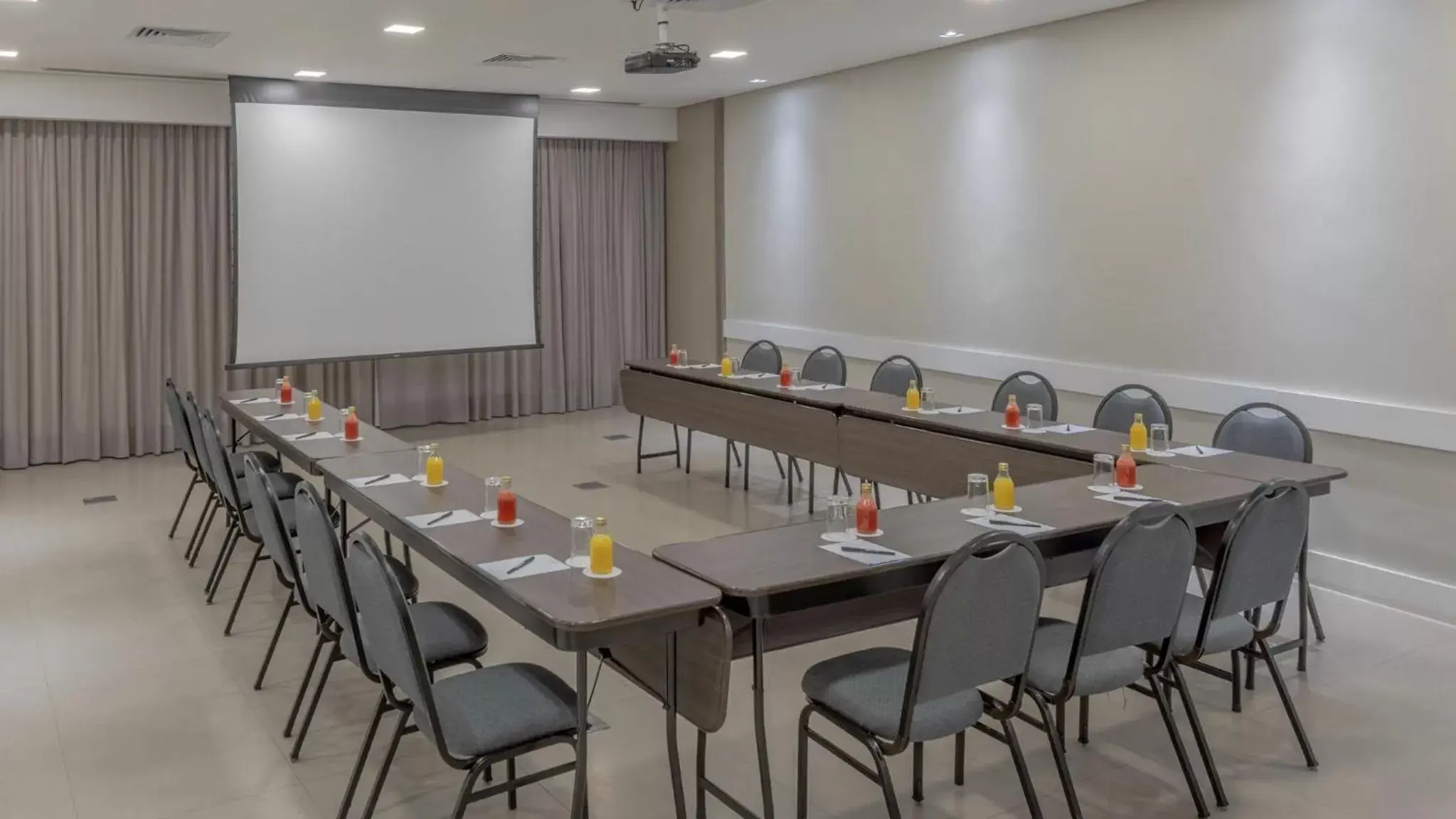 Meeting/conference room in Hotel Deville Prime Cuiabá