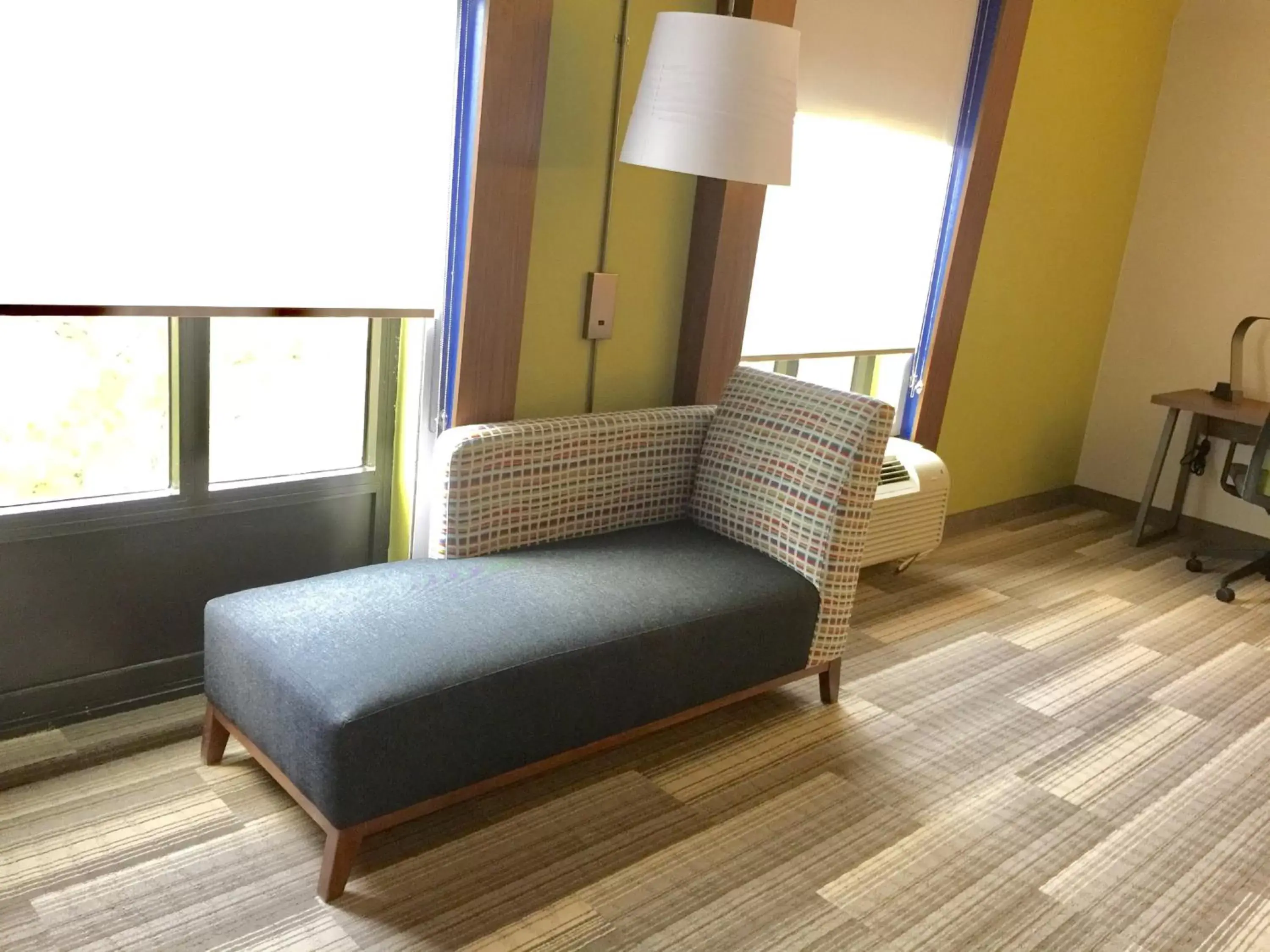 Photo of the whole room, Seating Area in Holiday Inn Express & Suites Houston - Memorial Park Area, an IHG Hotel