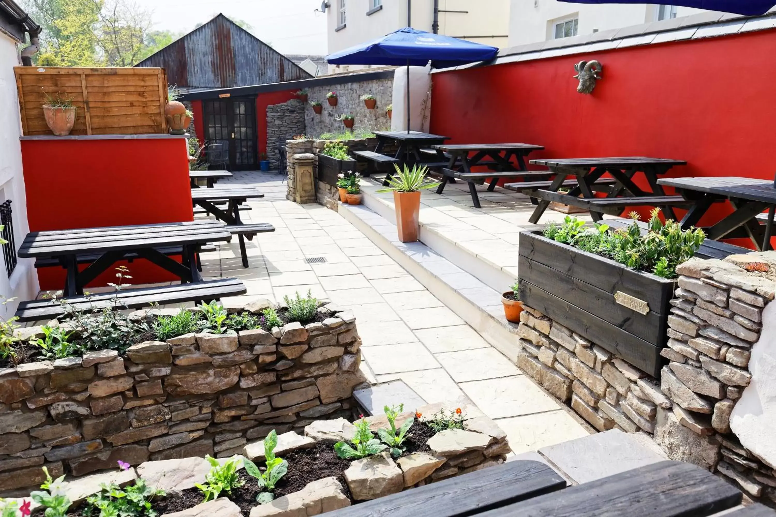 Garden, BBQ Facilities in Rams Head Inn