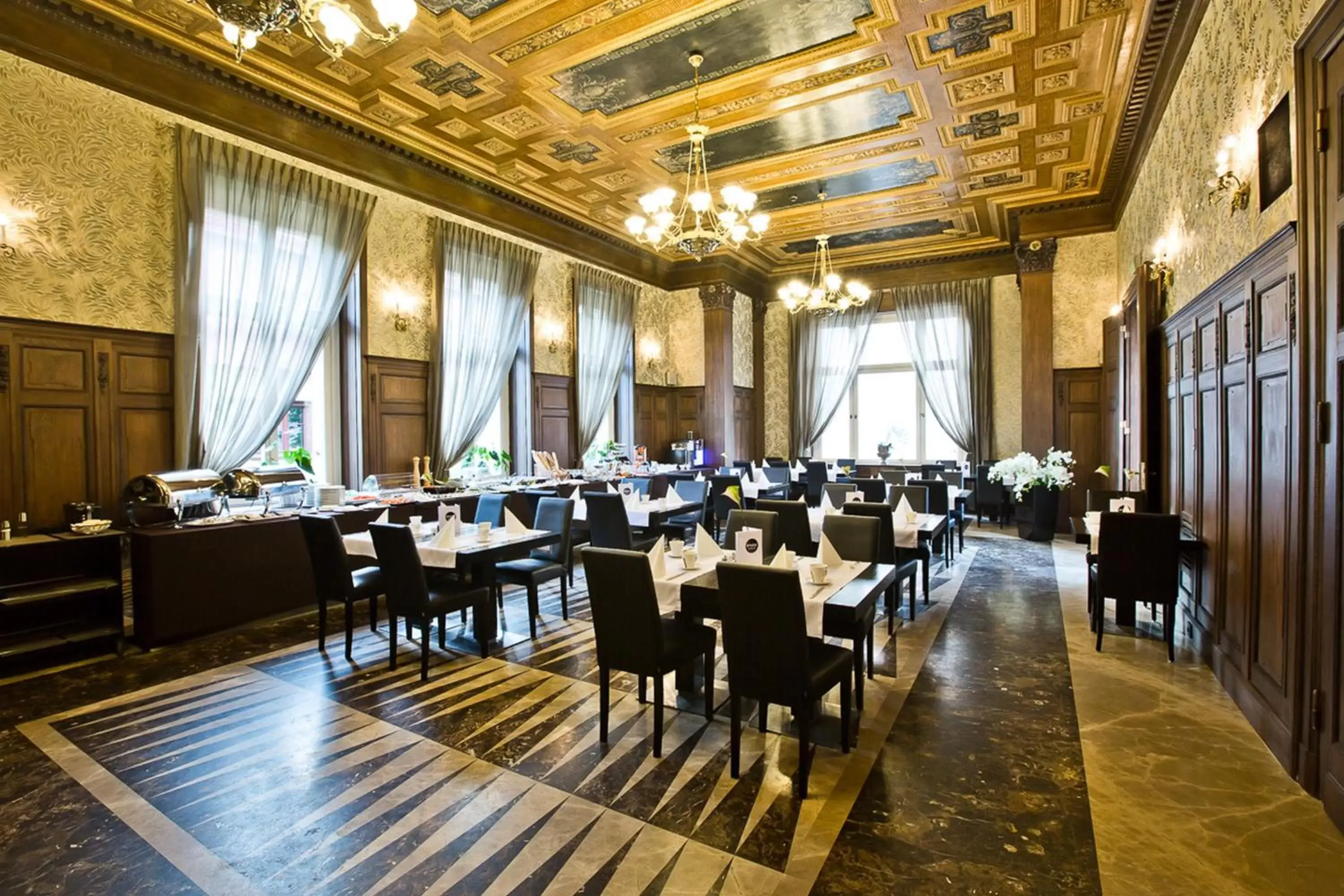 Restaurant/Places to Eat in Platinum Palace Boutique Hotel & SPA