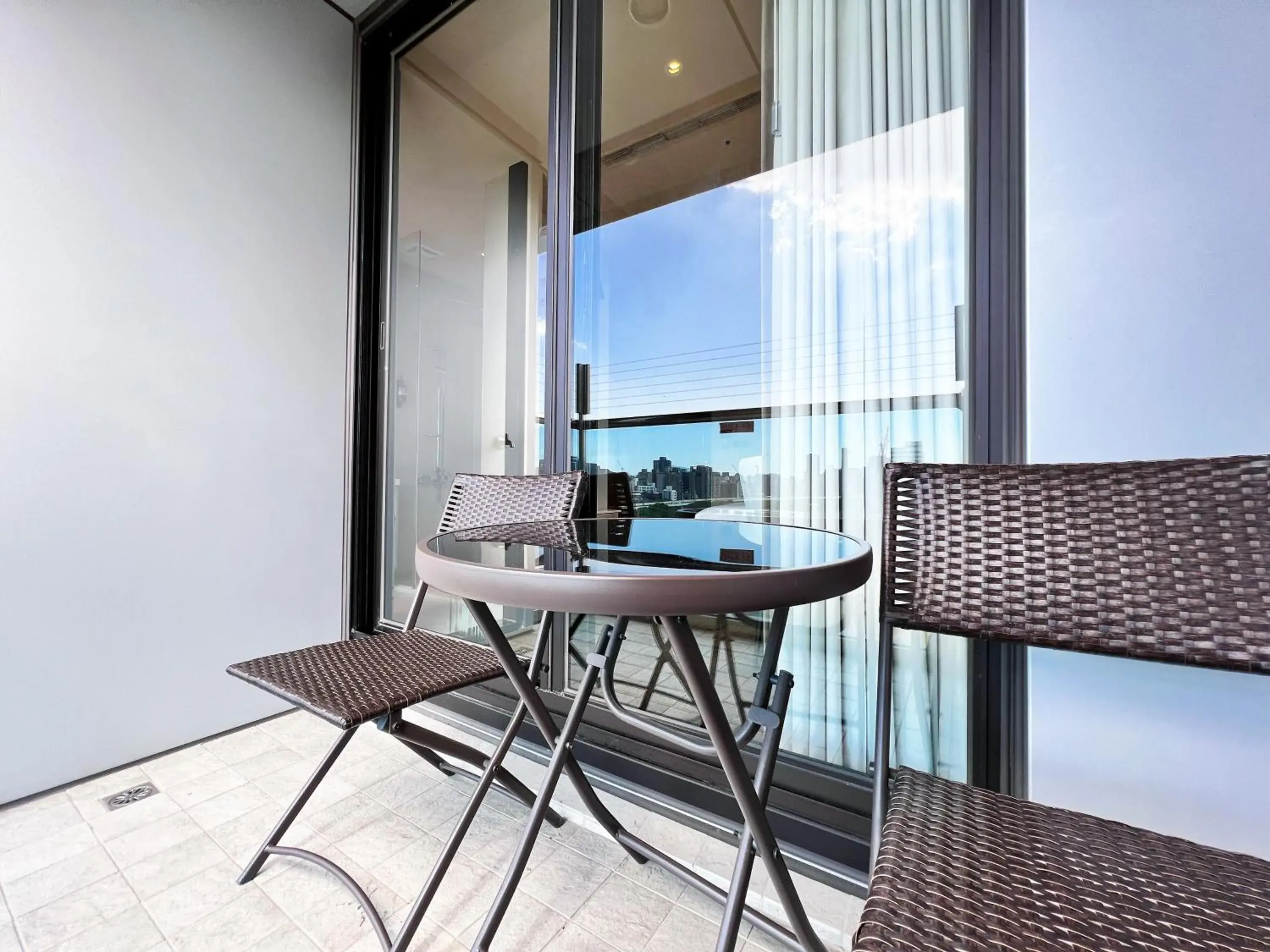 Twin Room with City View and Balcony in Wallsun Hotel Twin Room with City View and Balcony in Wallsun Hotel