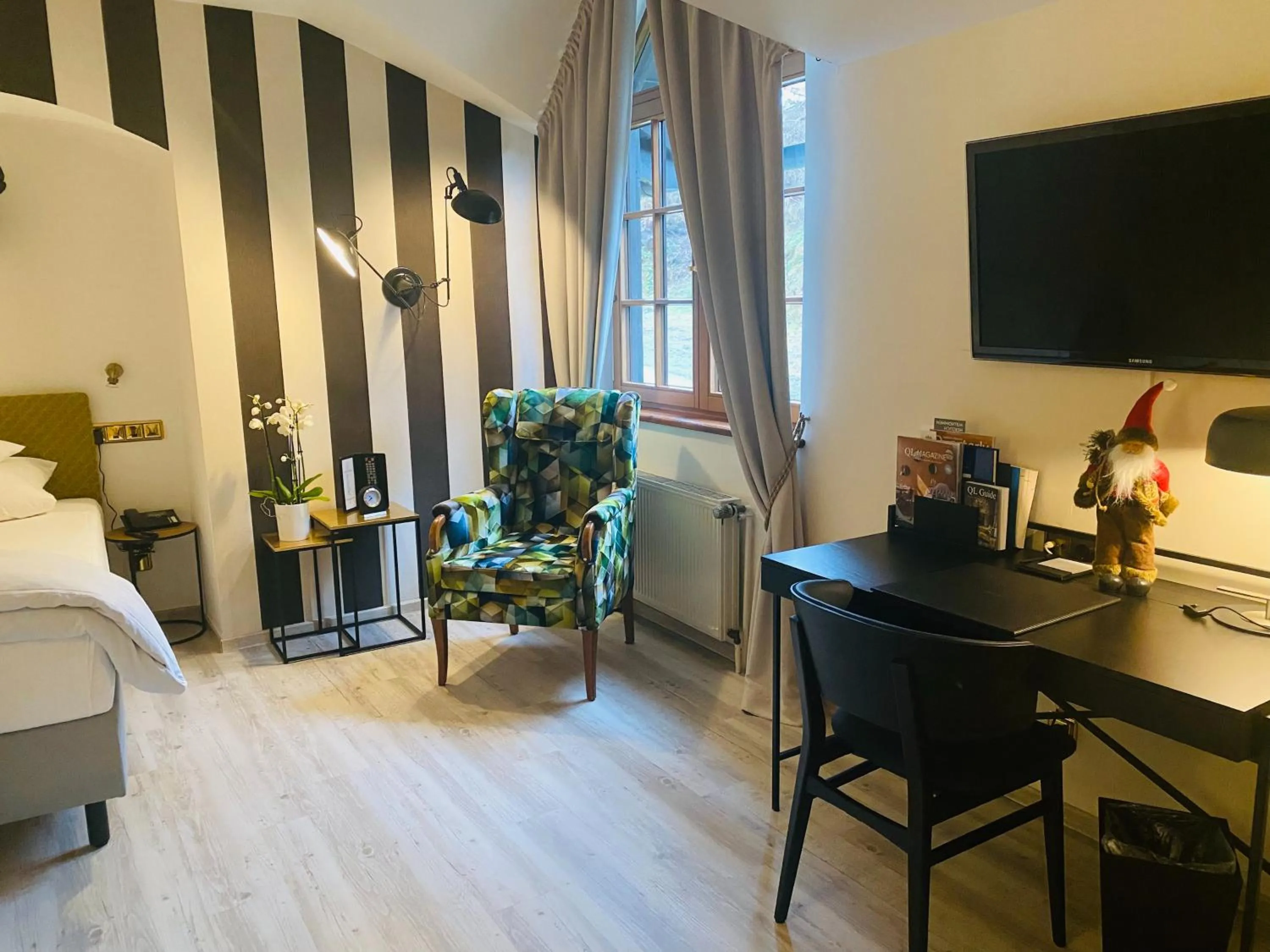 View (from property/room), Bed in Relais & Châteaux Jagdhof Glashütte