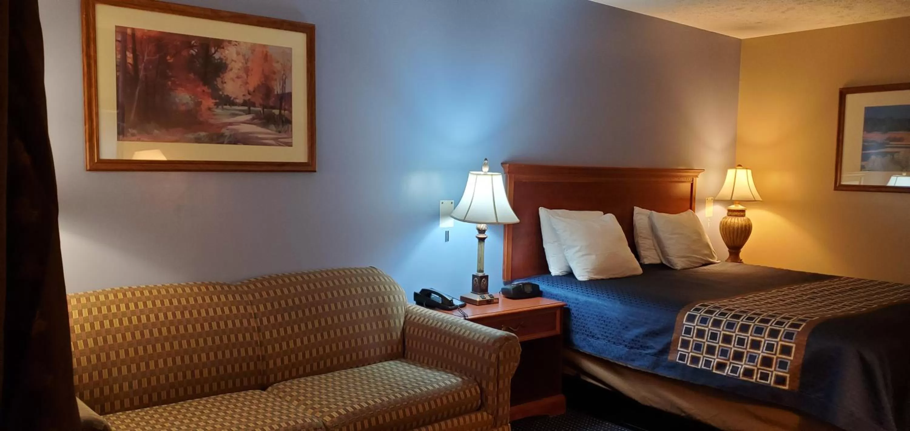 Bed in VICTORIAN INN