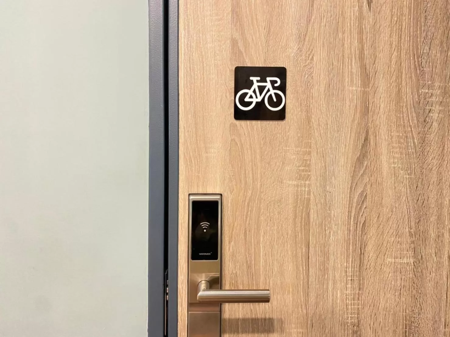 Logo/Certificate/Sign in Tainanwow