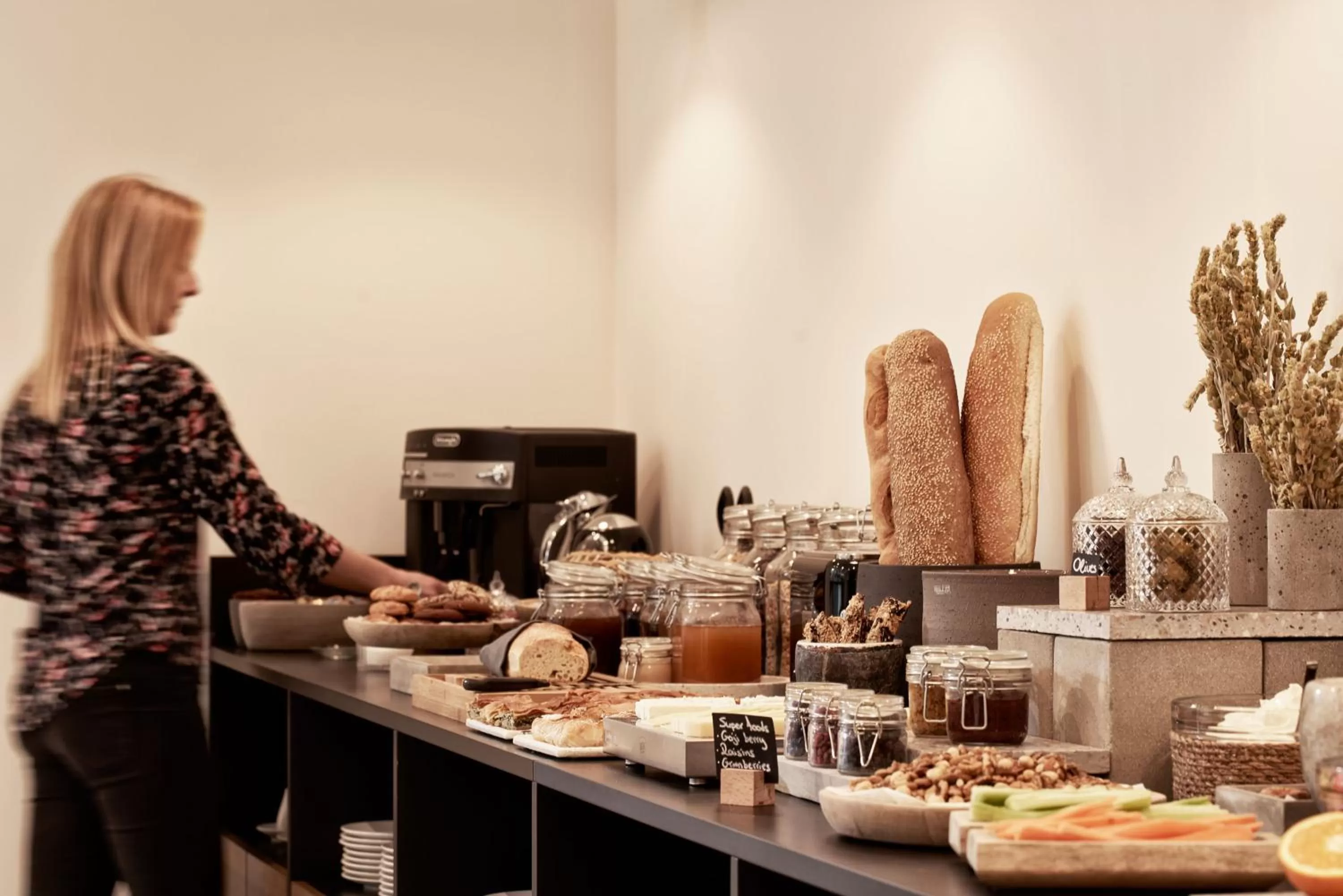 Buffet breakfast in Athens4