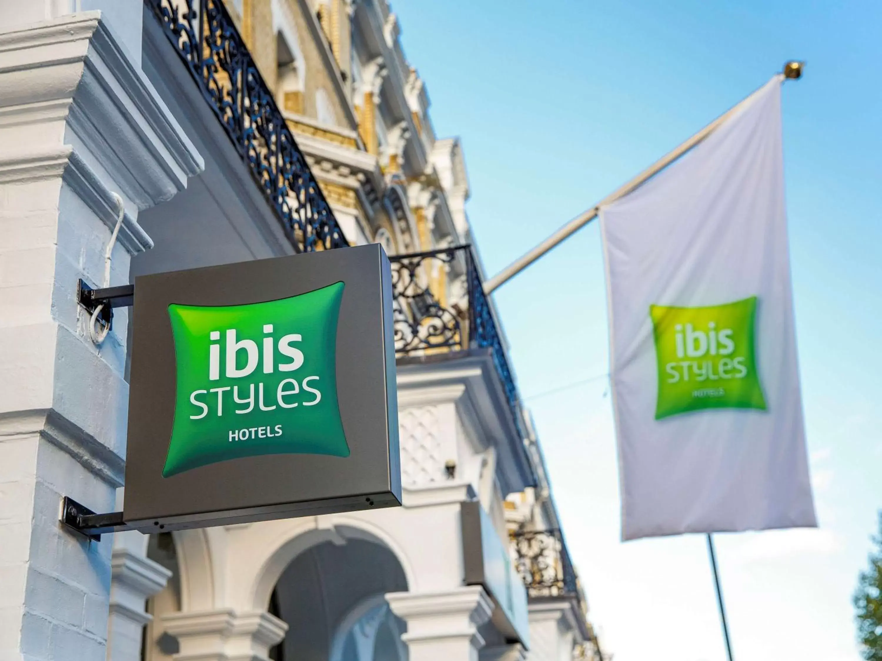Property building, Property Logo/Sign in ibis Styles London Gloucester Road