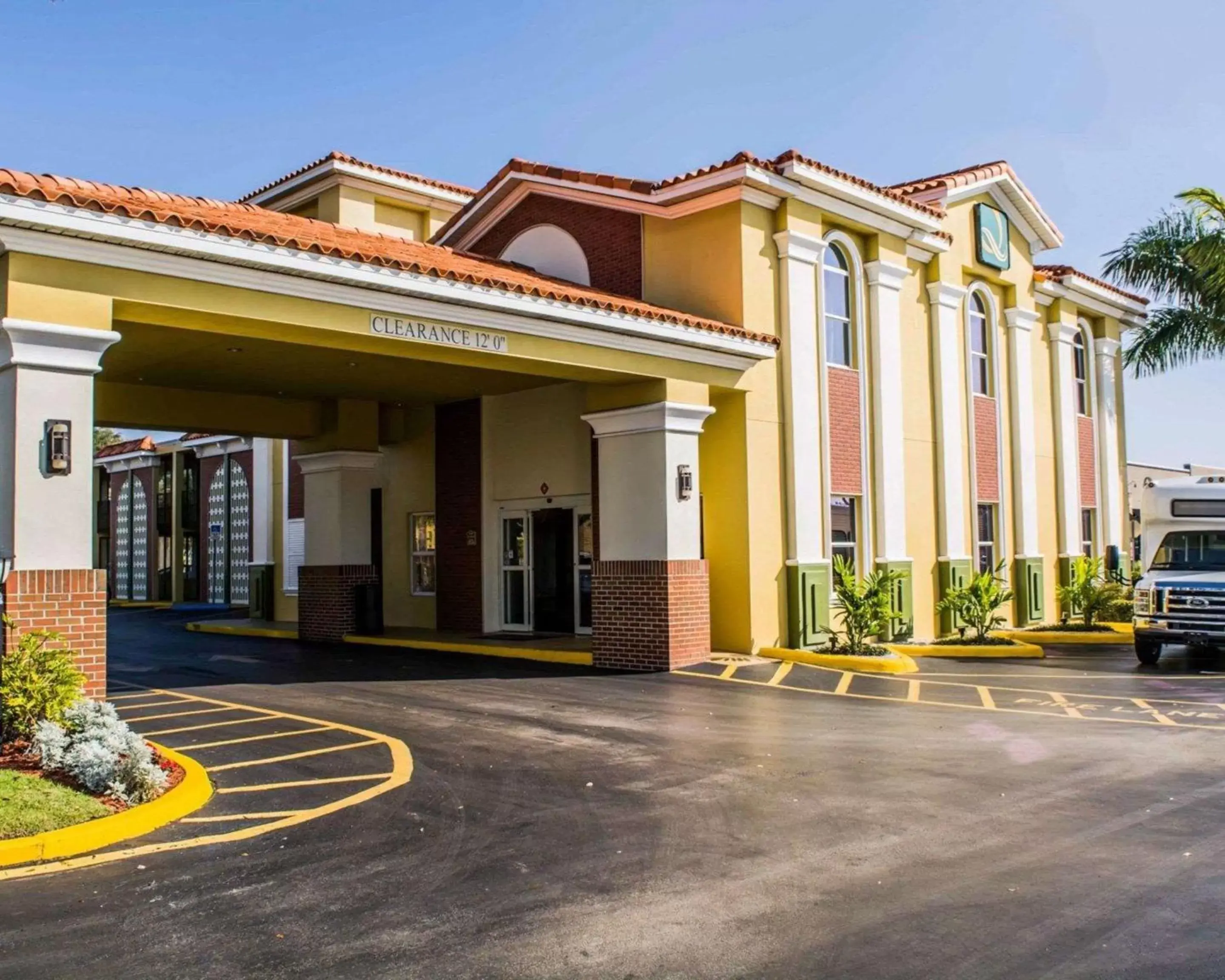 Property building in Quality Inn Airport - Cruise Port