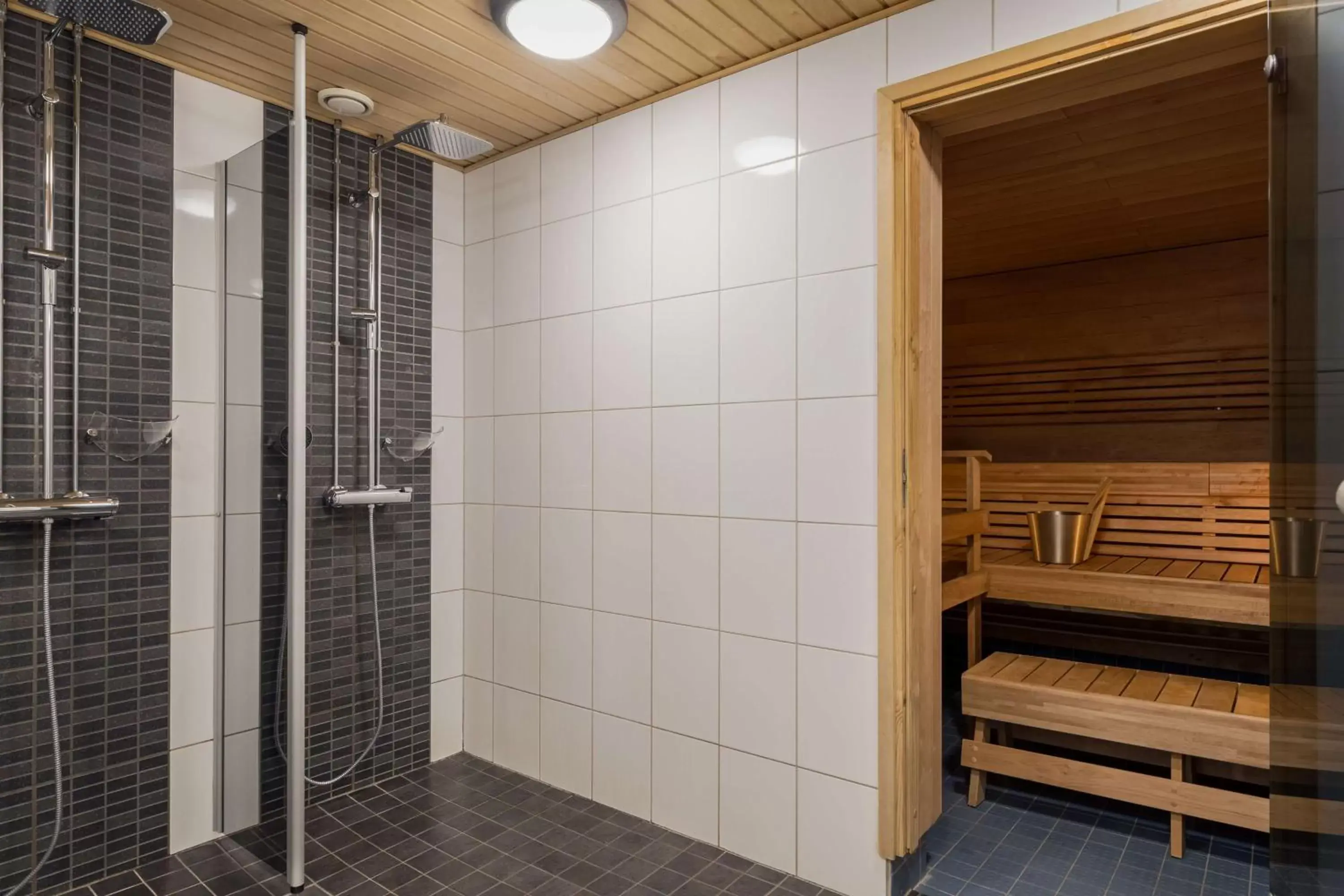 Spa and wellness centre/facilities, Bathroom in Scandic Helsinki Airport
