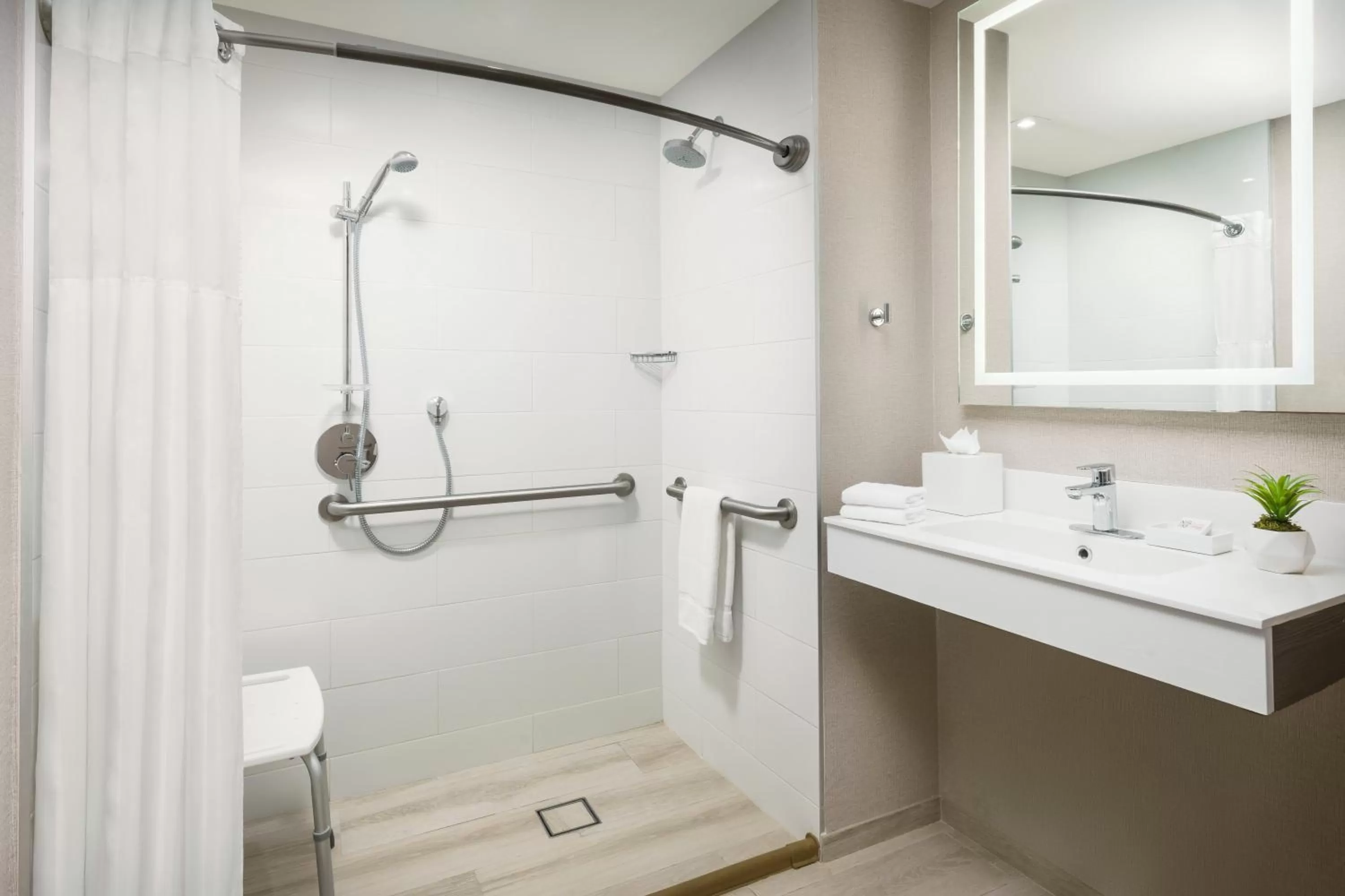 Shower in The Altair Bay Harbor Hotel