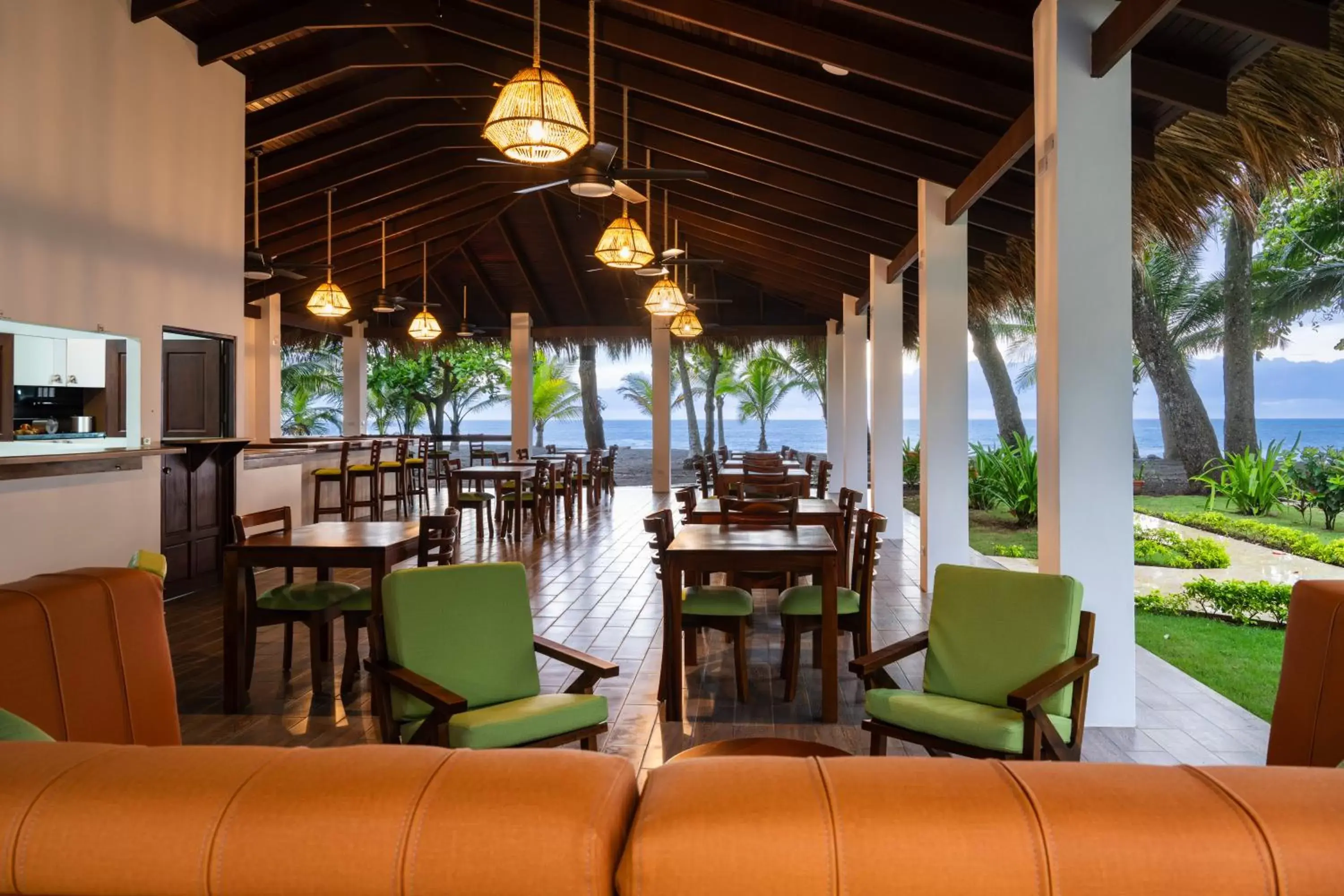 Seating area, Restaurant/Places to Eat in Fuego del Sol Beachfront Hotel
