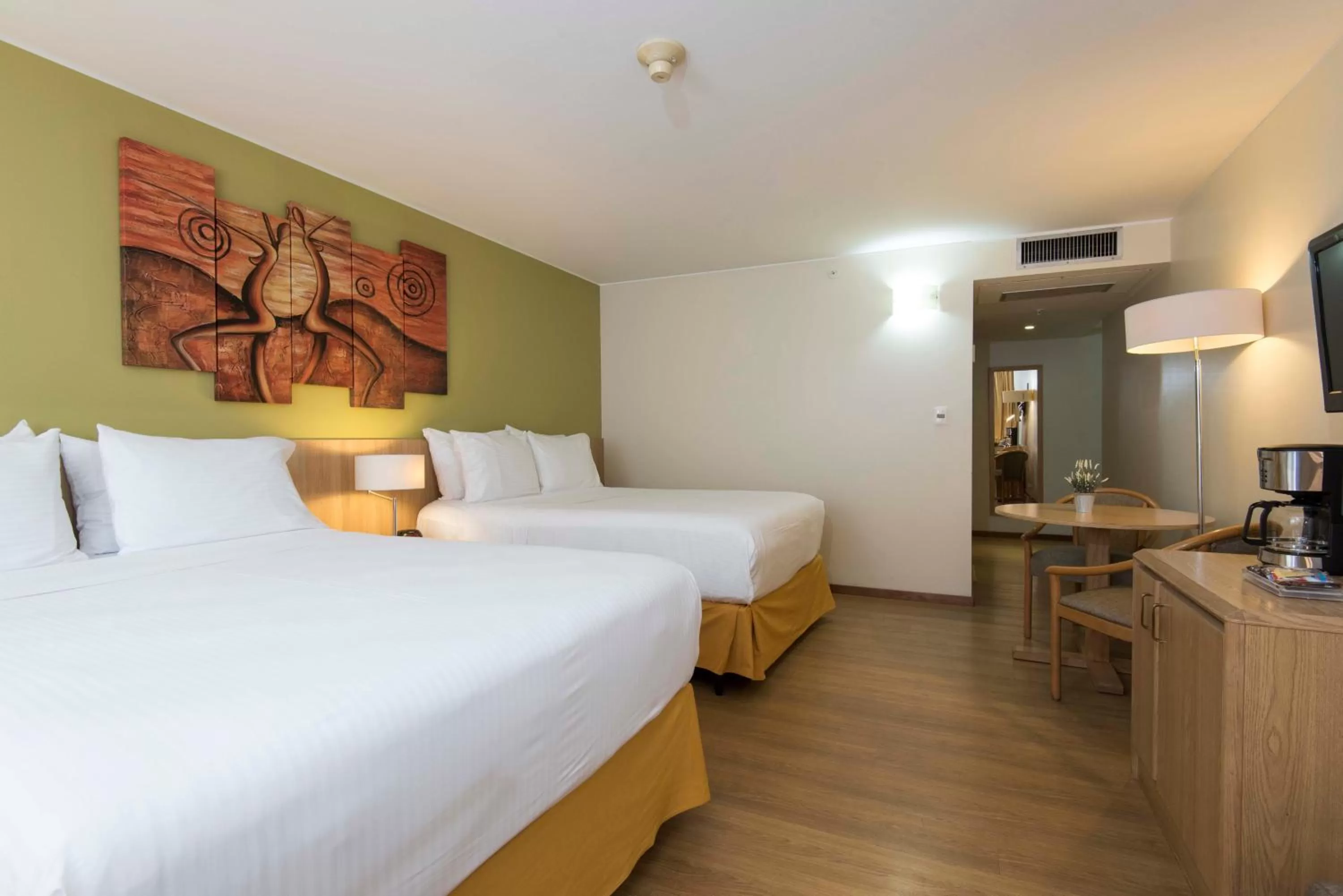 Photo of the whole room, Bed in Holiday Inn Montevideo by IHG