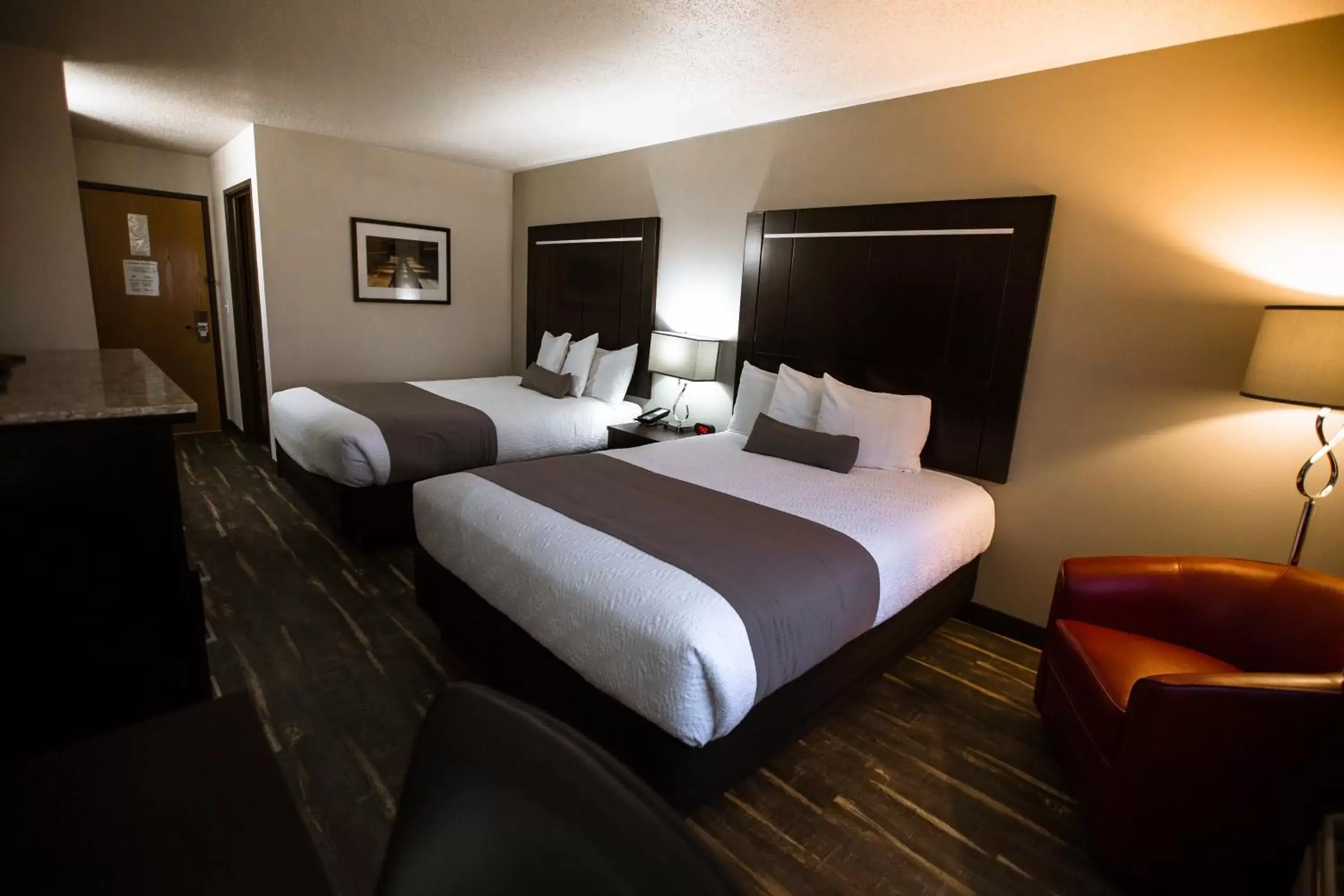 Photo of the whole room, Bed in Ten Pin Inn & Suites