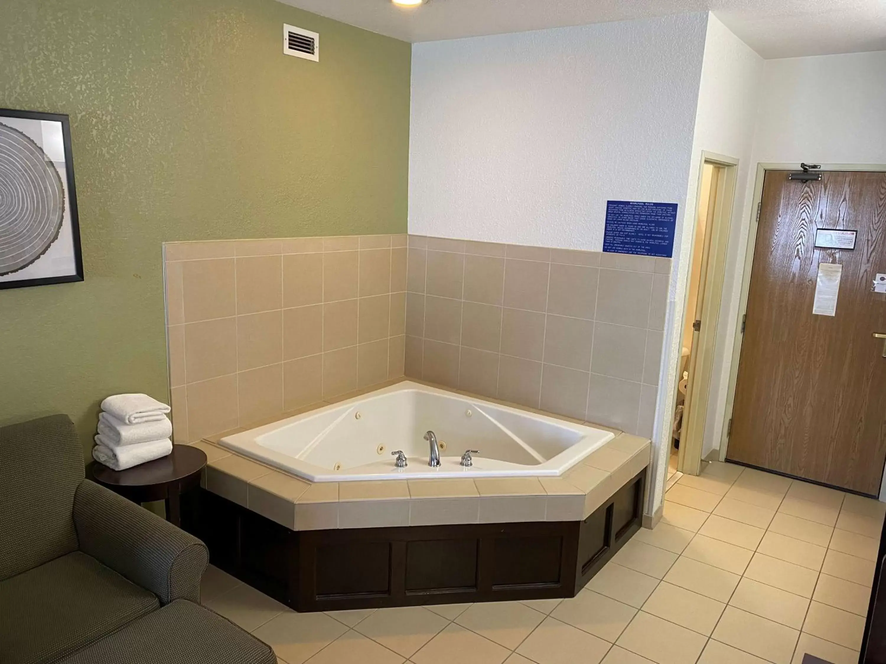 Bed, Bathroom in Best Western Celina