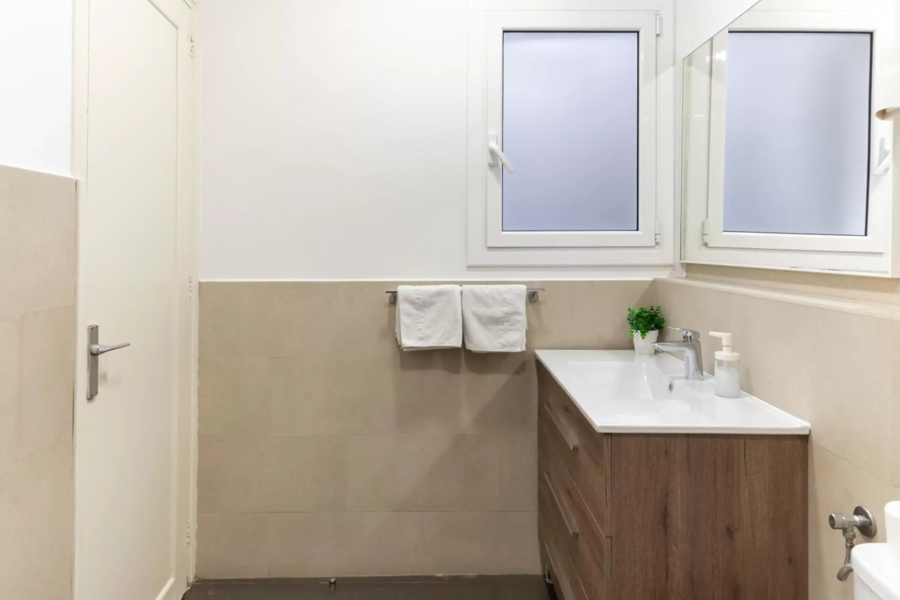 Bathroom in Atica Apartments - by Weflating