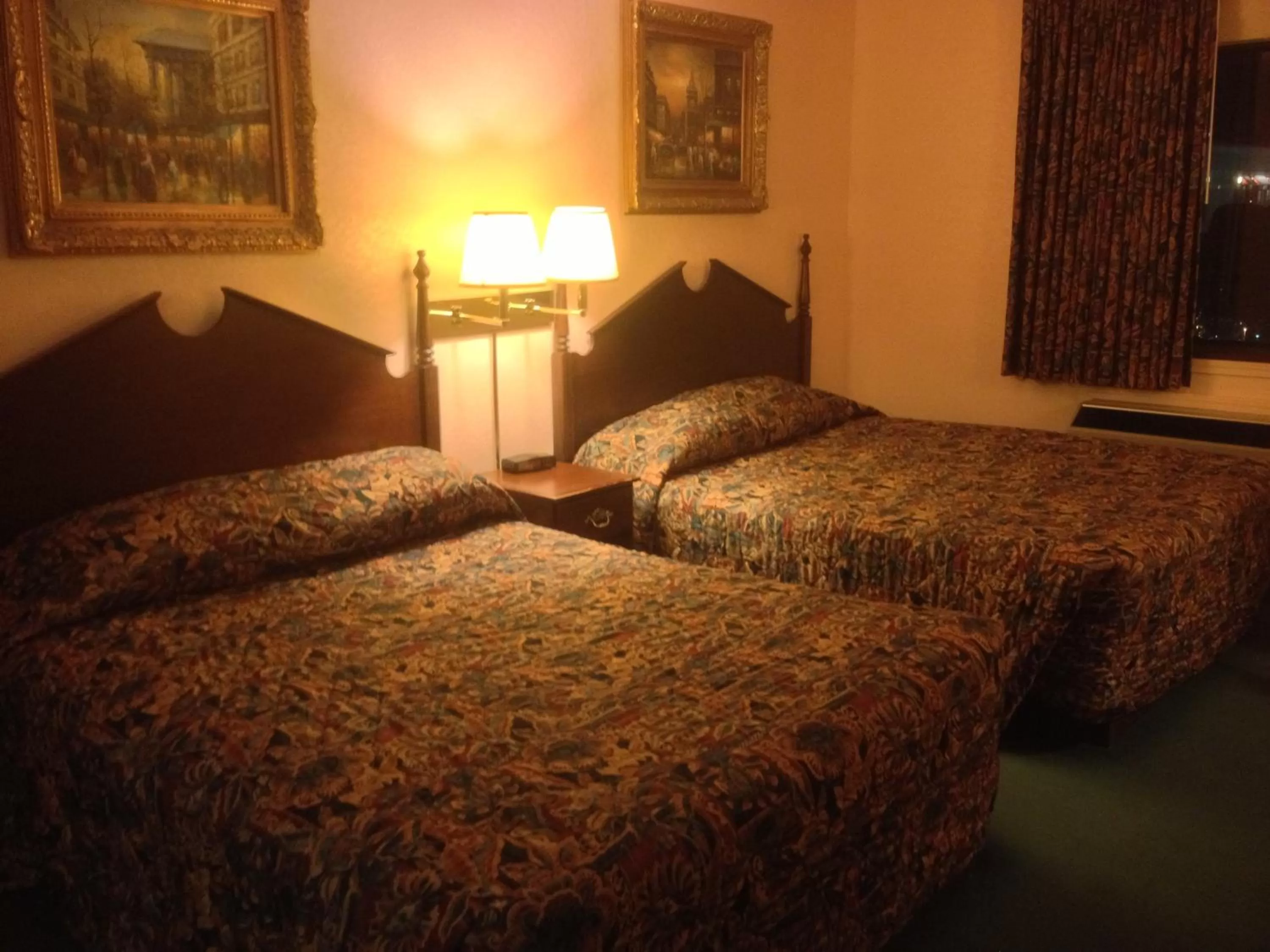 Double Room with Two Double Beds - Non-Smoking in Days Inn by Wyndham Washington Court House
