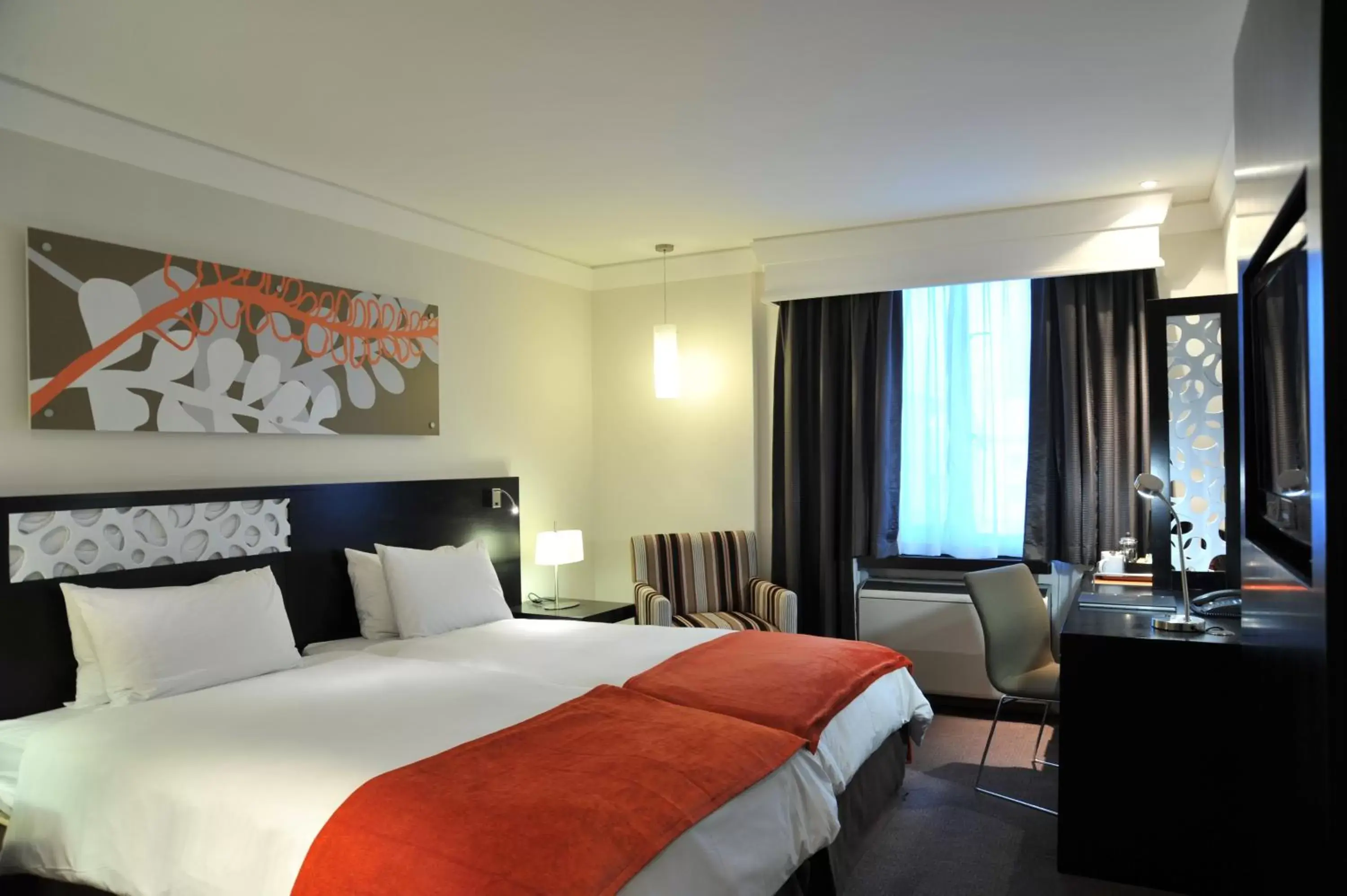 Bed in ONOMO Hotel Cape Town – Inn On The Square