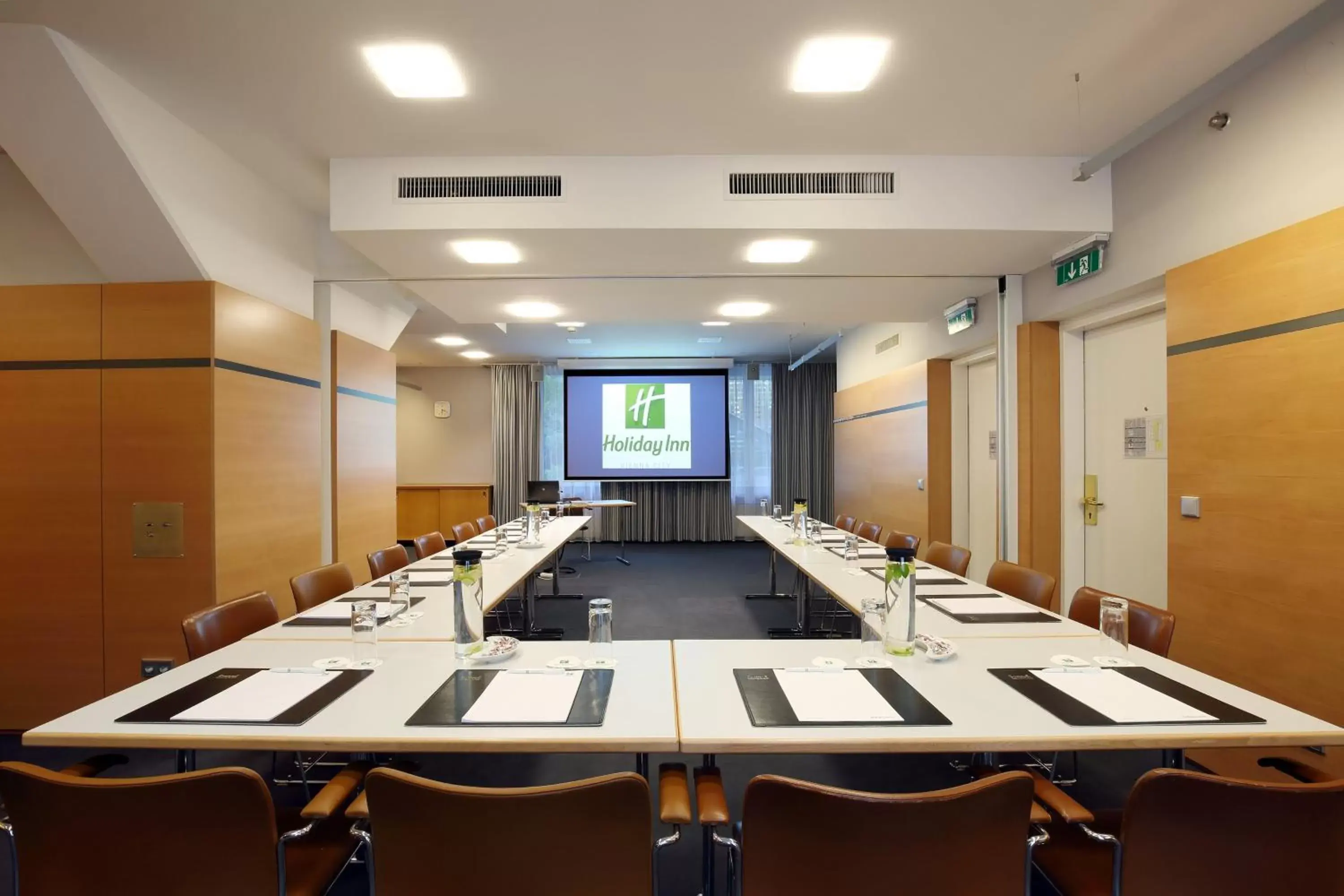 Meeting/conference room in Holiday Inn Vienna City, an IHG Hotel