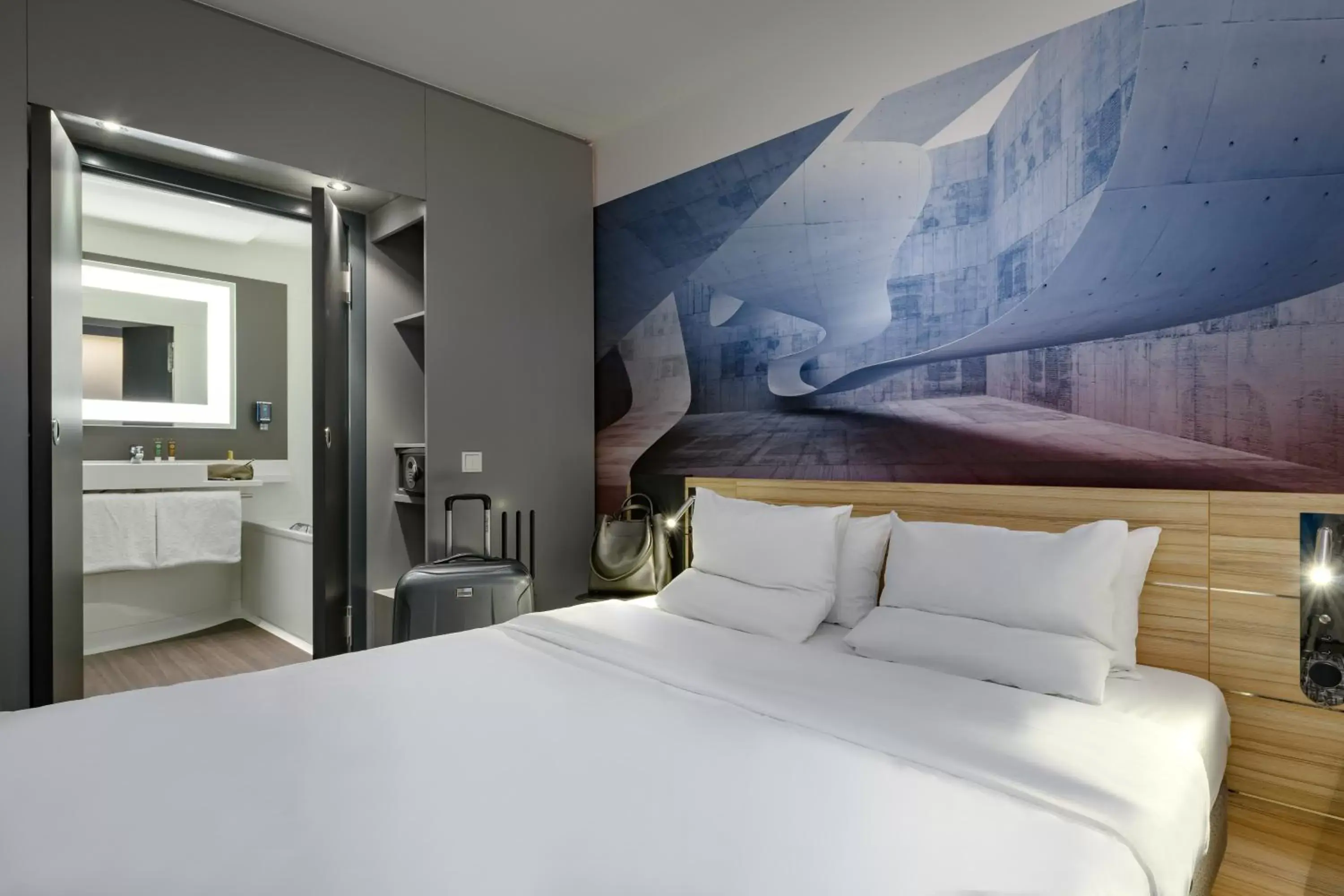 Bed in Novotel Suites Berlin City Potsdamer Platz