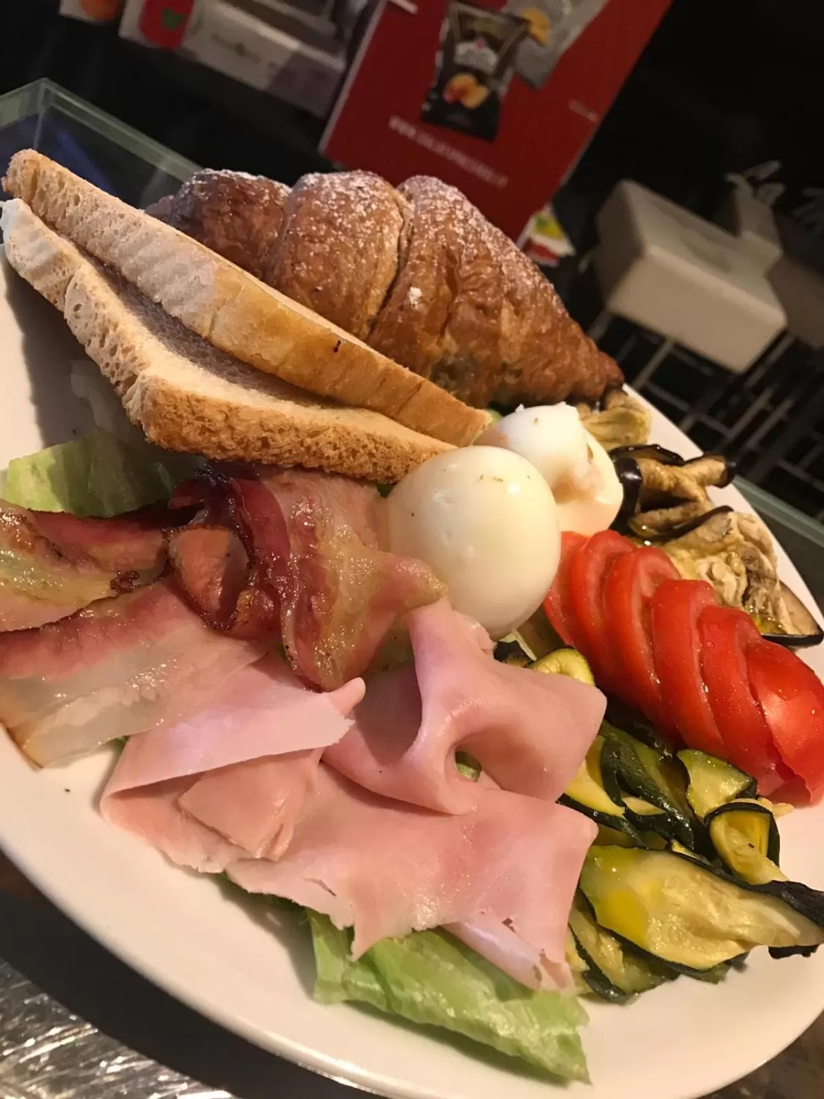 Food and drinks in Edward Rooms & Wellness B&B