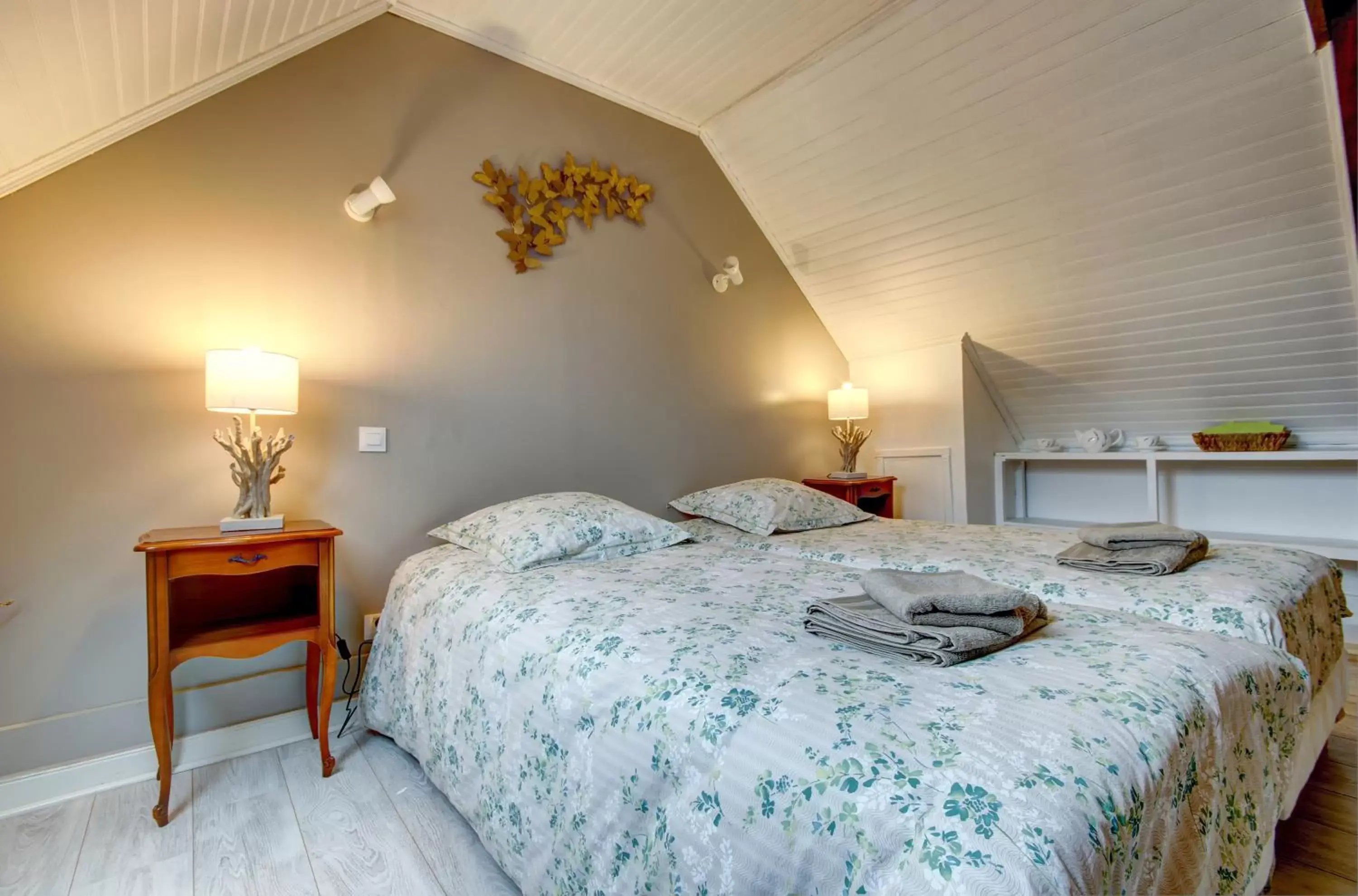 Bedroom in LES DEUX RIVIERES - Chambres & Table d'Hôtes -