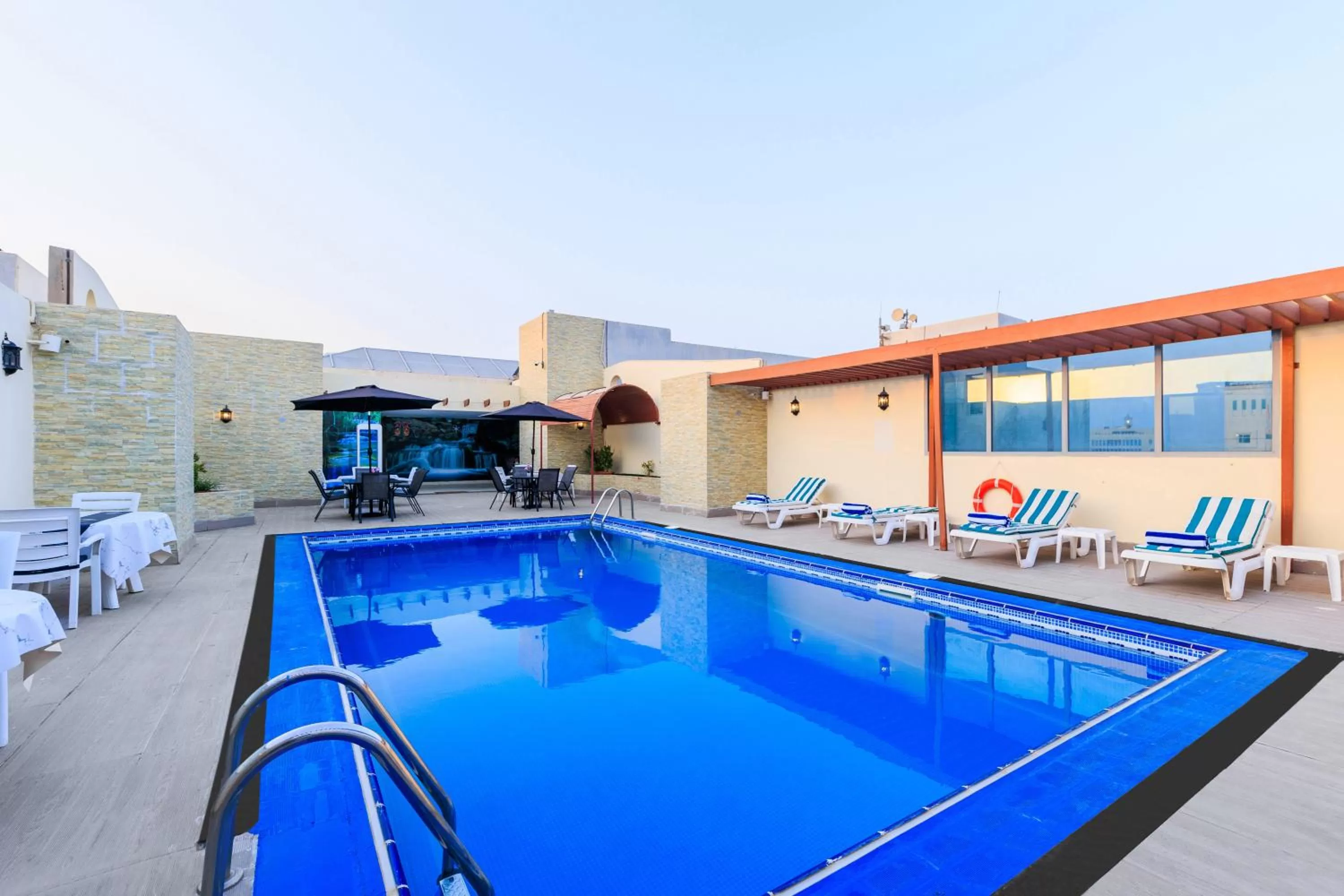 Restaurant/places to eat, Swimming Pool in Plaza Inn Doha