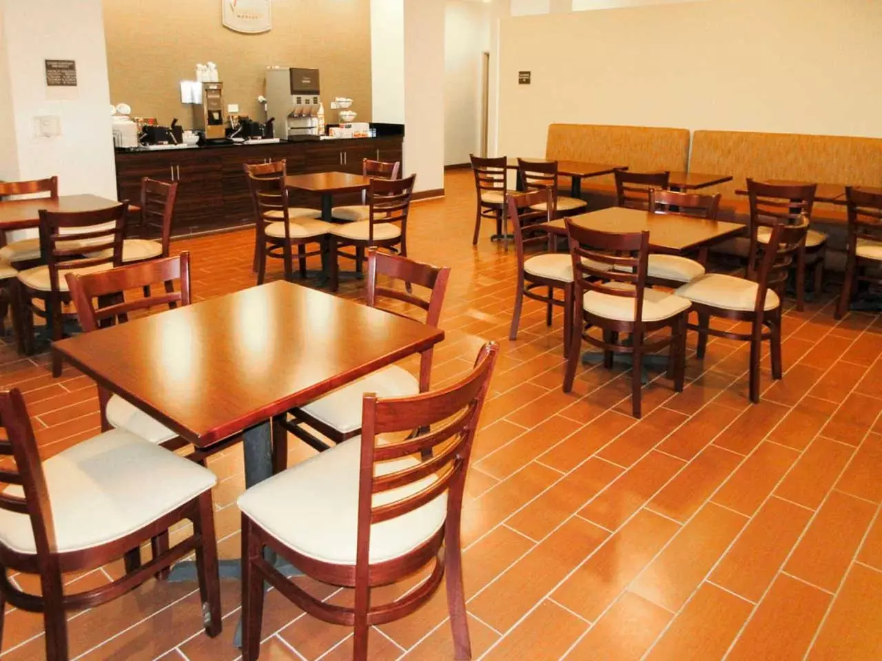 Restaurant/Places to Eat in Sleep Inn & Suites West-Near Medical Center