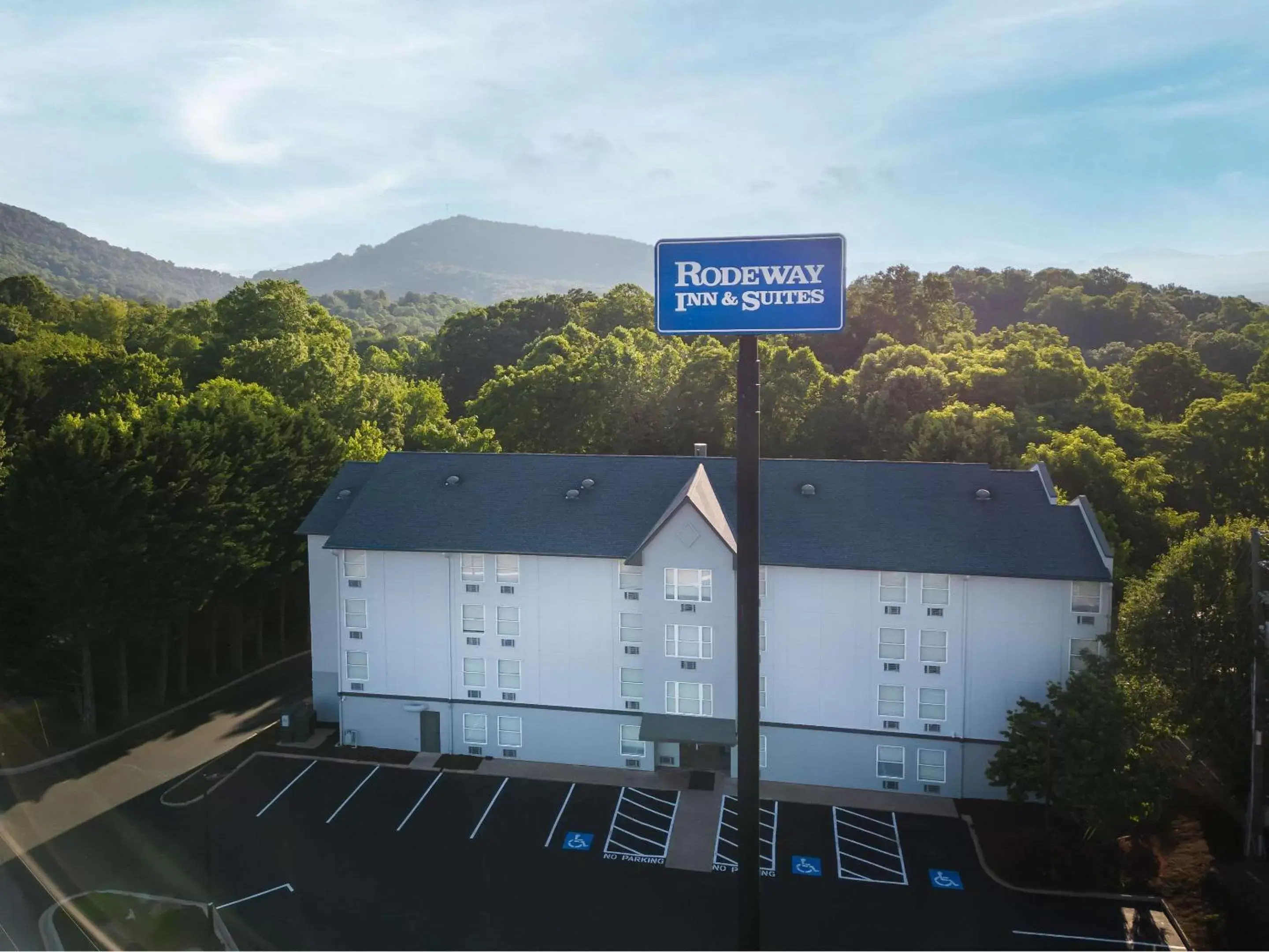 Property building in Rodeway Inn & Suites near Outlet Mall - Asheville