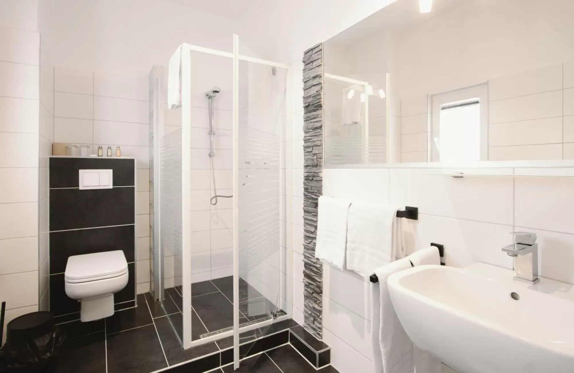 Shower, Bathroom in Hotel Schweriner Hof