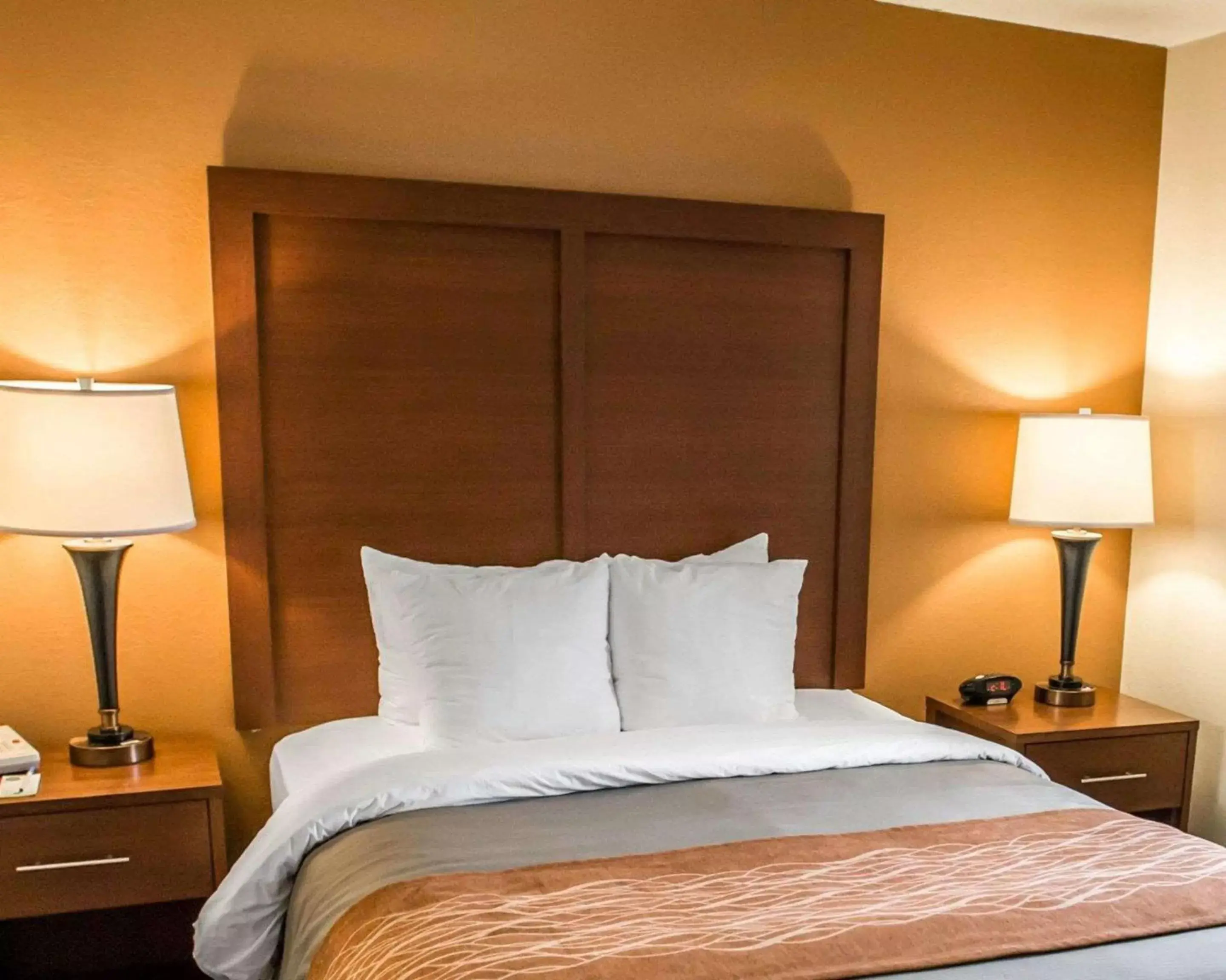 Bedroom, Bed in Comfort Inn at the Park Hershey