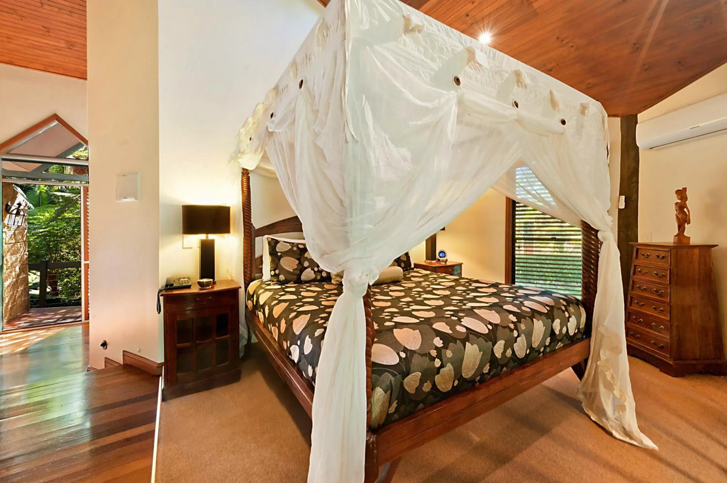 Decorative detail, Bed in Escarpment Retreat & Day Spa for Couples