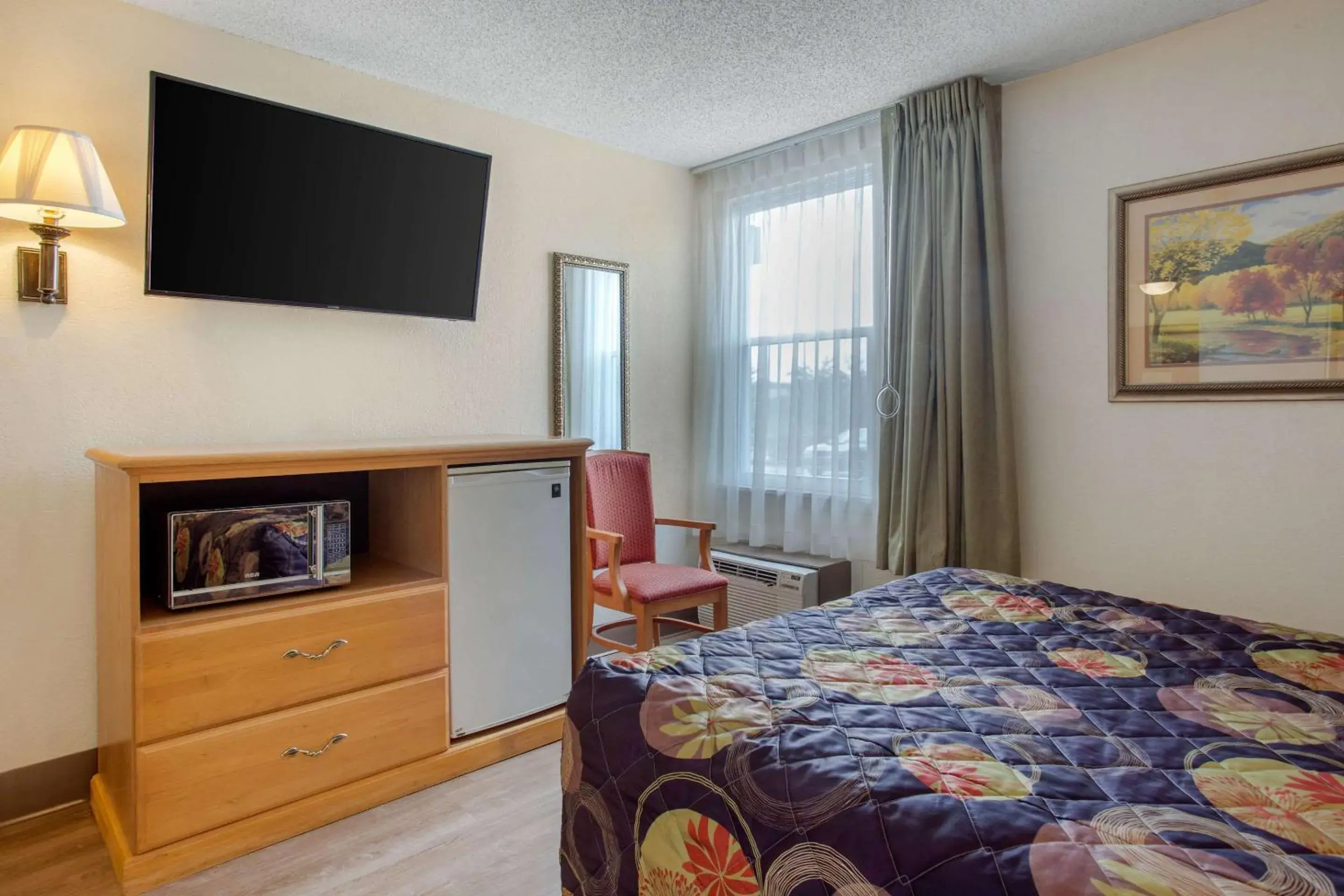 Photo of the whole room, TV/Entertainment Center in Rodeway Inn