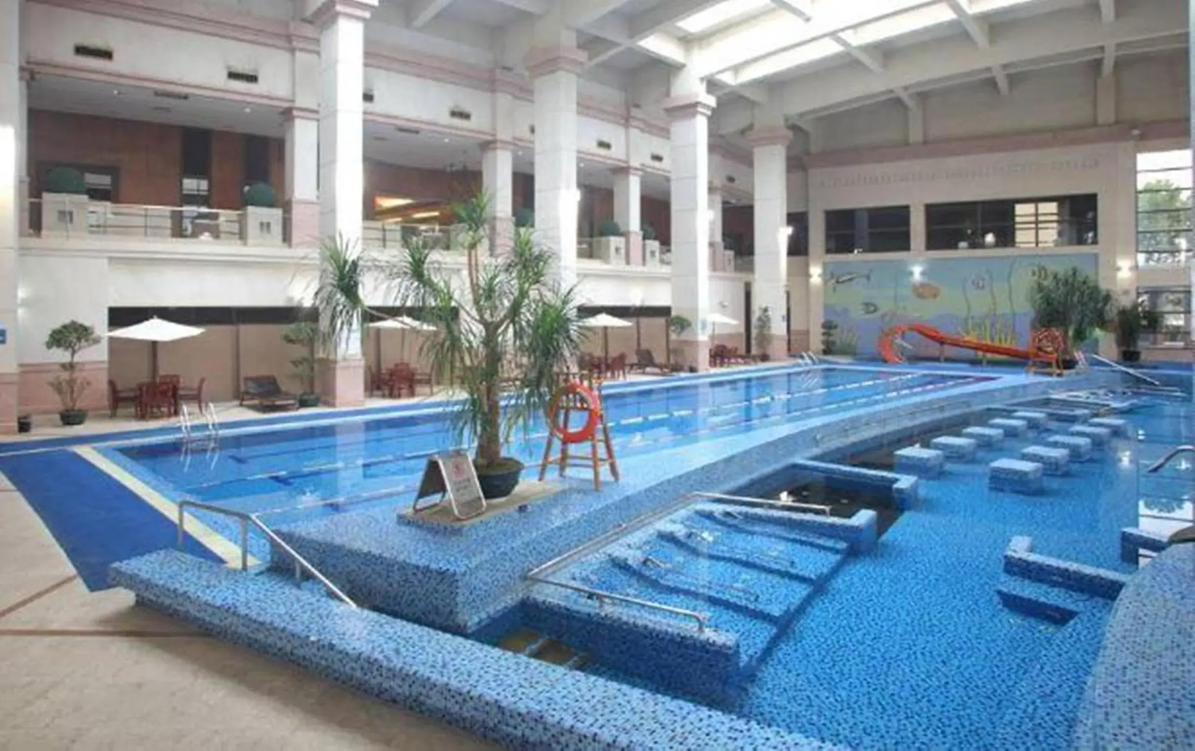 Swimming Pool in Tongli Lakeview Hotel