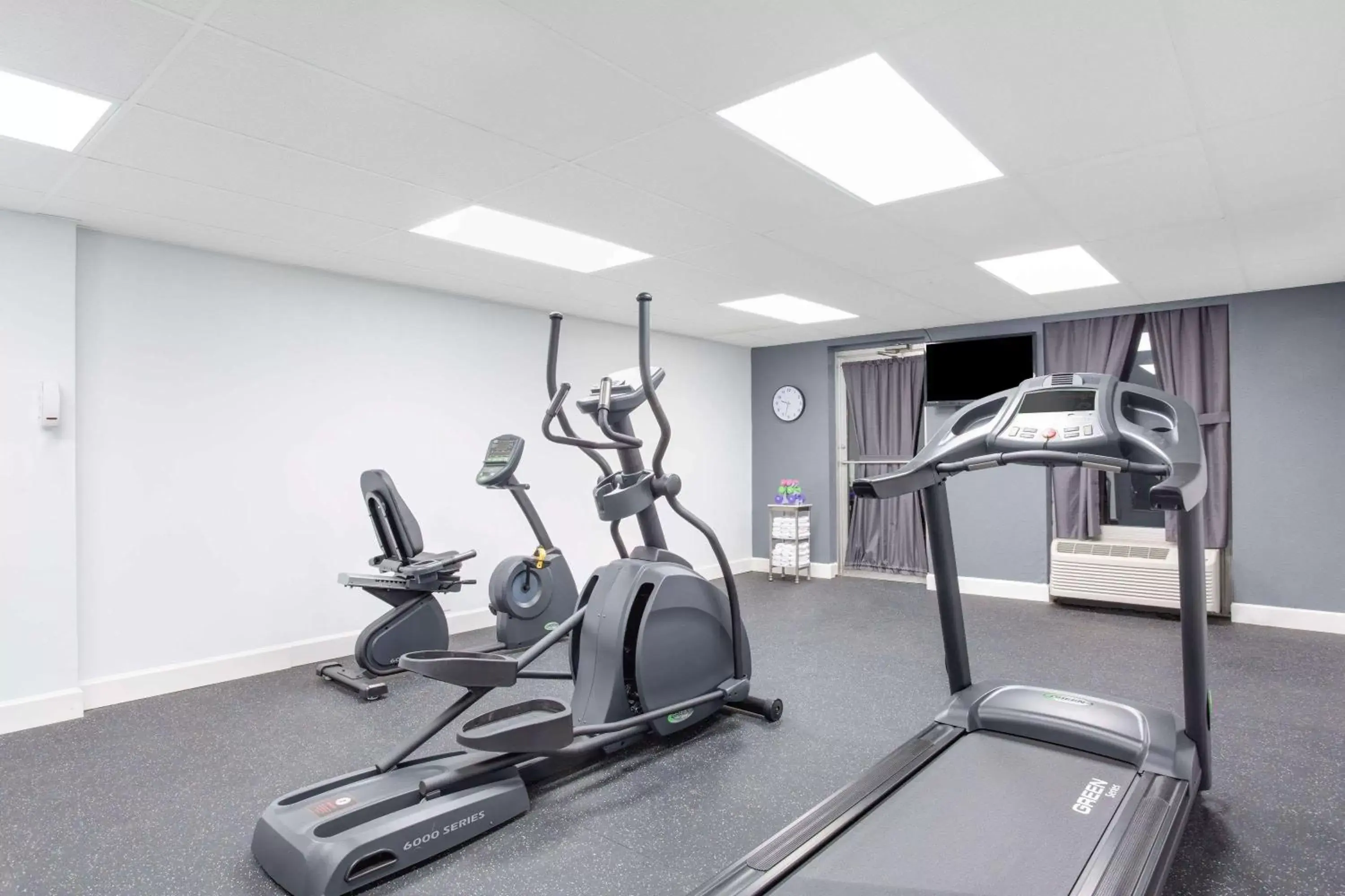 Fitness centre/facilities, Fitness Center/Facilities in Days Inn by Wyndham Cambridge