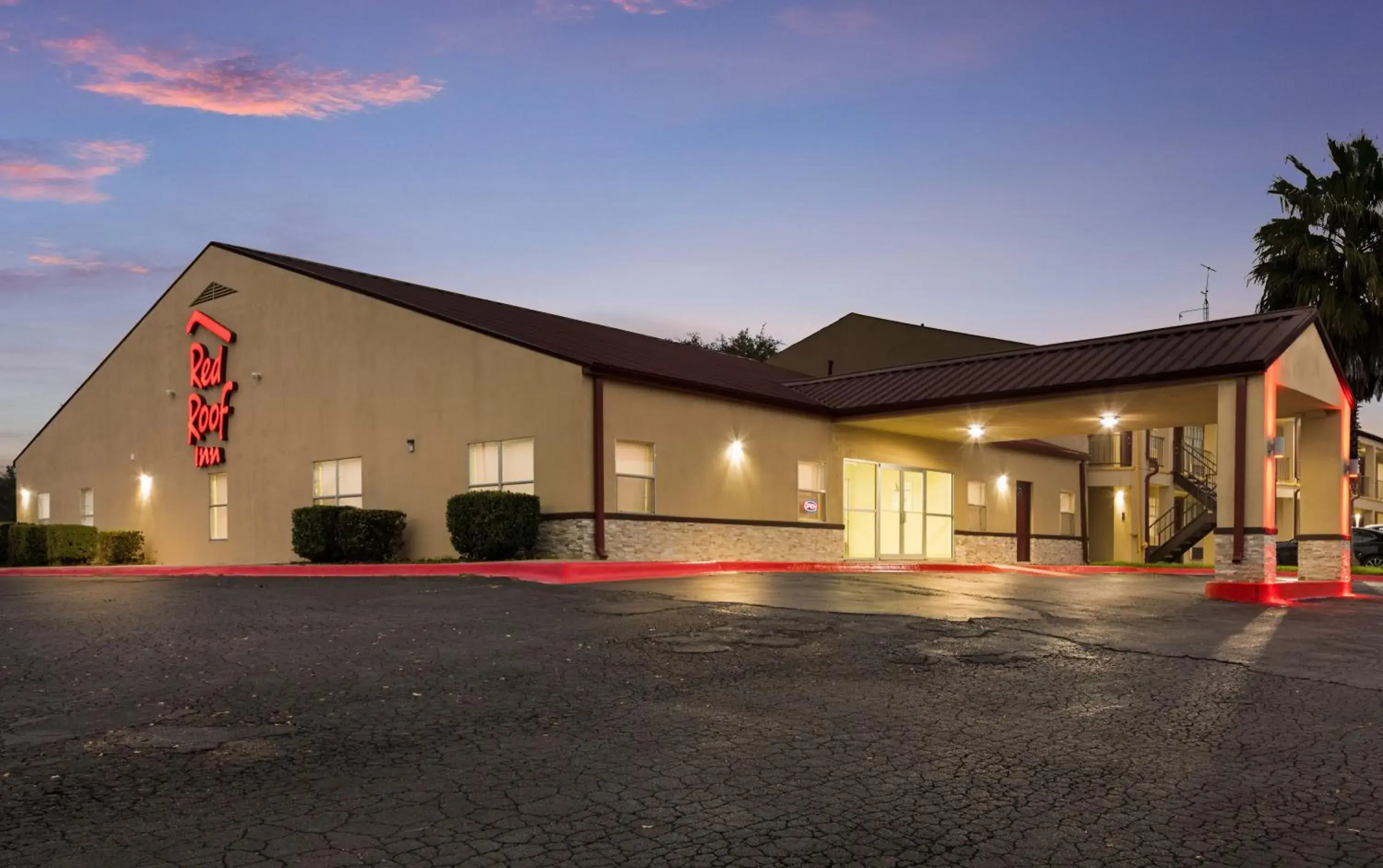 Property Building in Red Roof Inn Temple