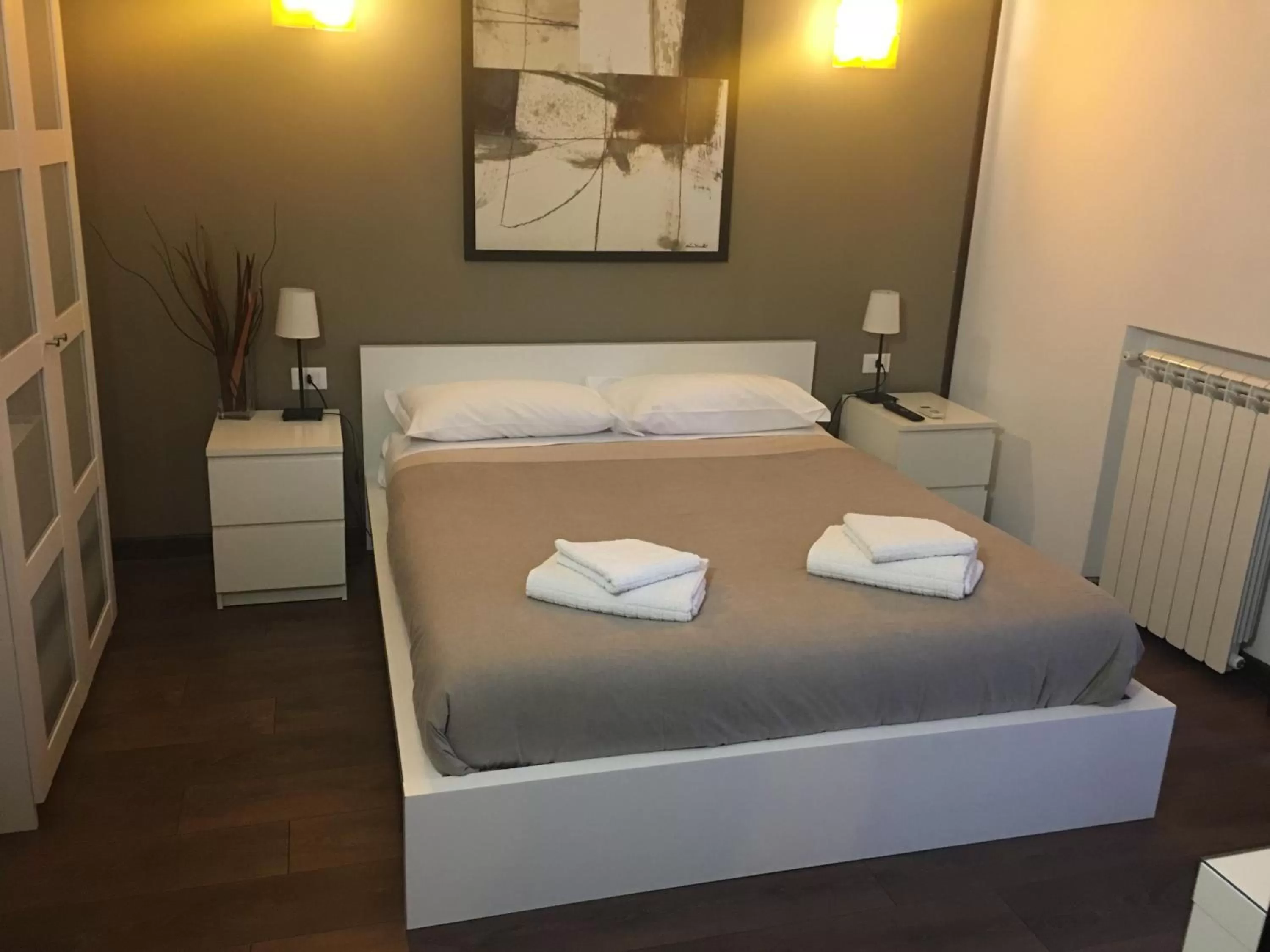 Bedroom, Bed in Almi Rooms