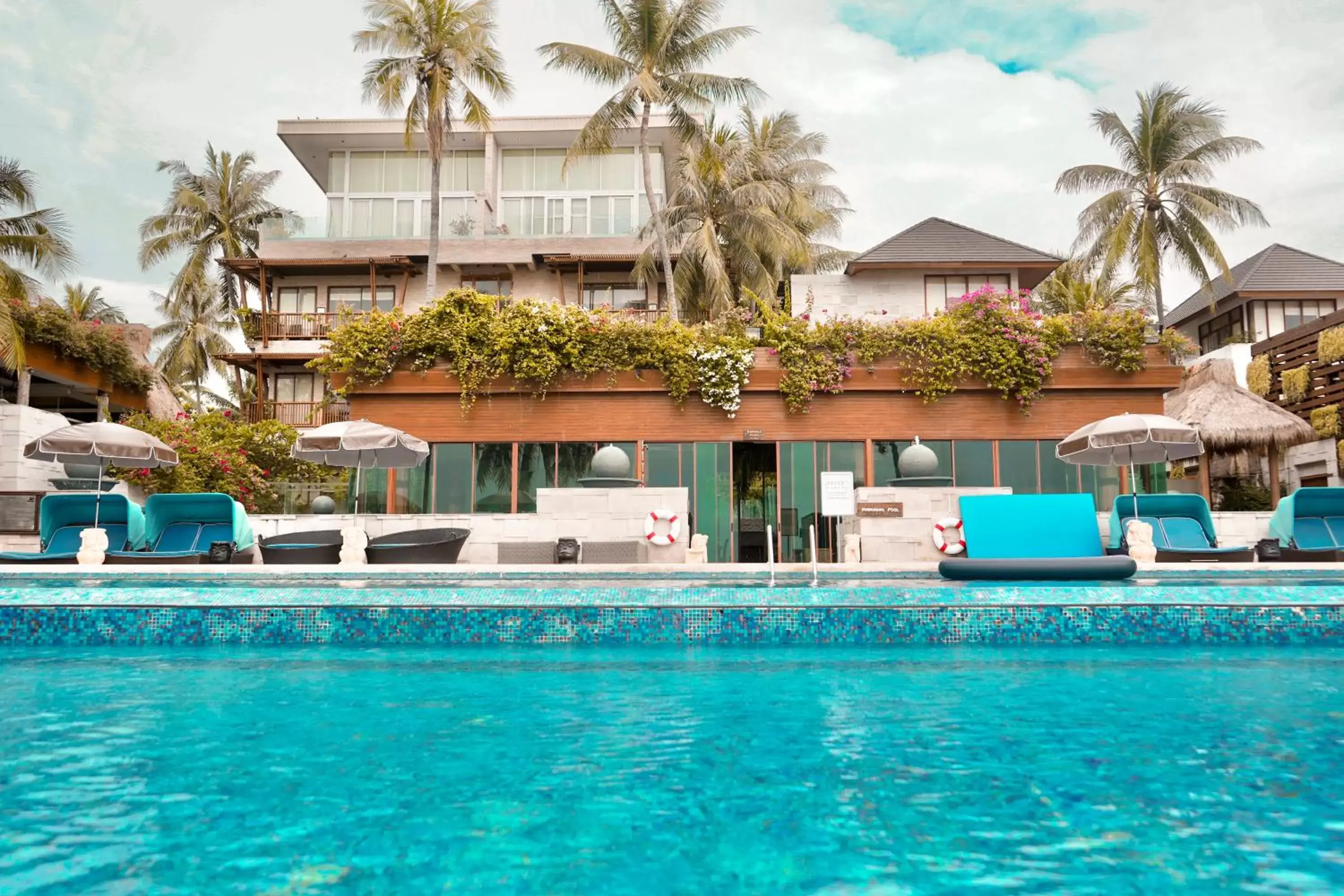 Property building, Swimming Pool in Dhevan Dara Beach Villa Kuiburi